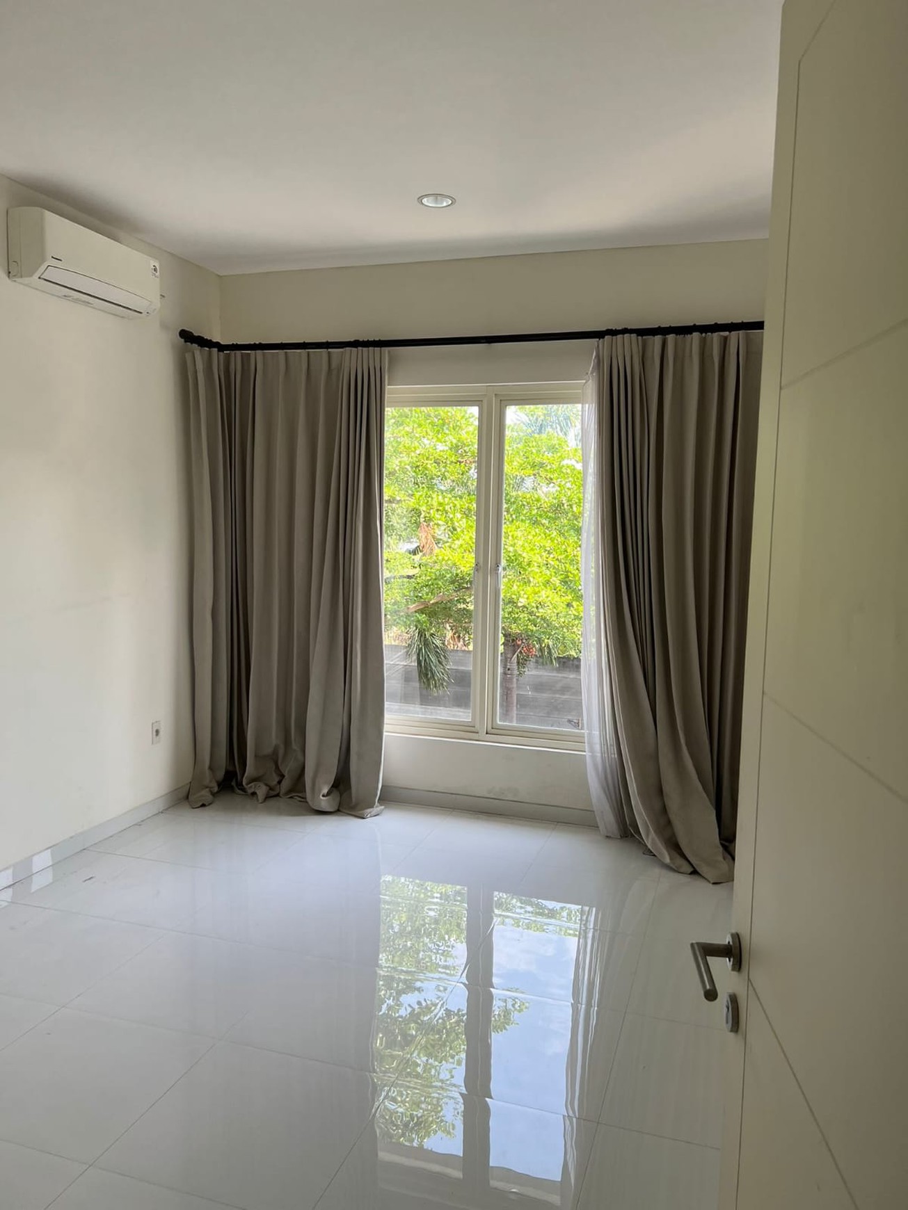 Dijual Rumah Hayam Wuruk Regency Kota Probolinggo Jawa Timur - Modern Minimalis 2 Lantai Spesial 4 Kamar Tidur