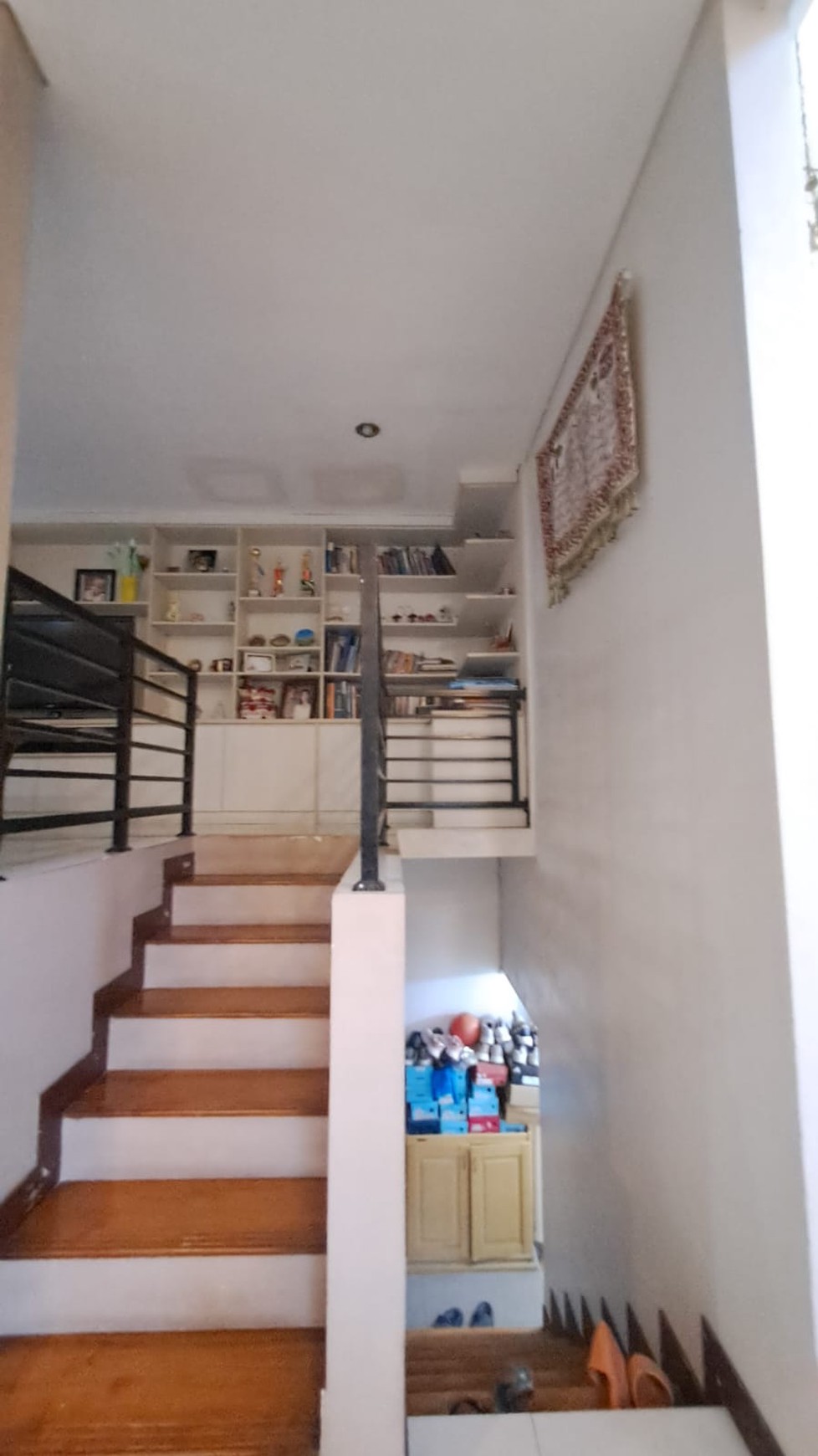 Rumah 2 Lantai Siap Huni dengan Hunian Nyaman dan Asri di Lengkapi dengan KT 3+1 dan KM 3+1 @Bintaro Sektor 9