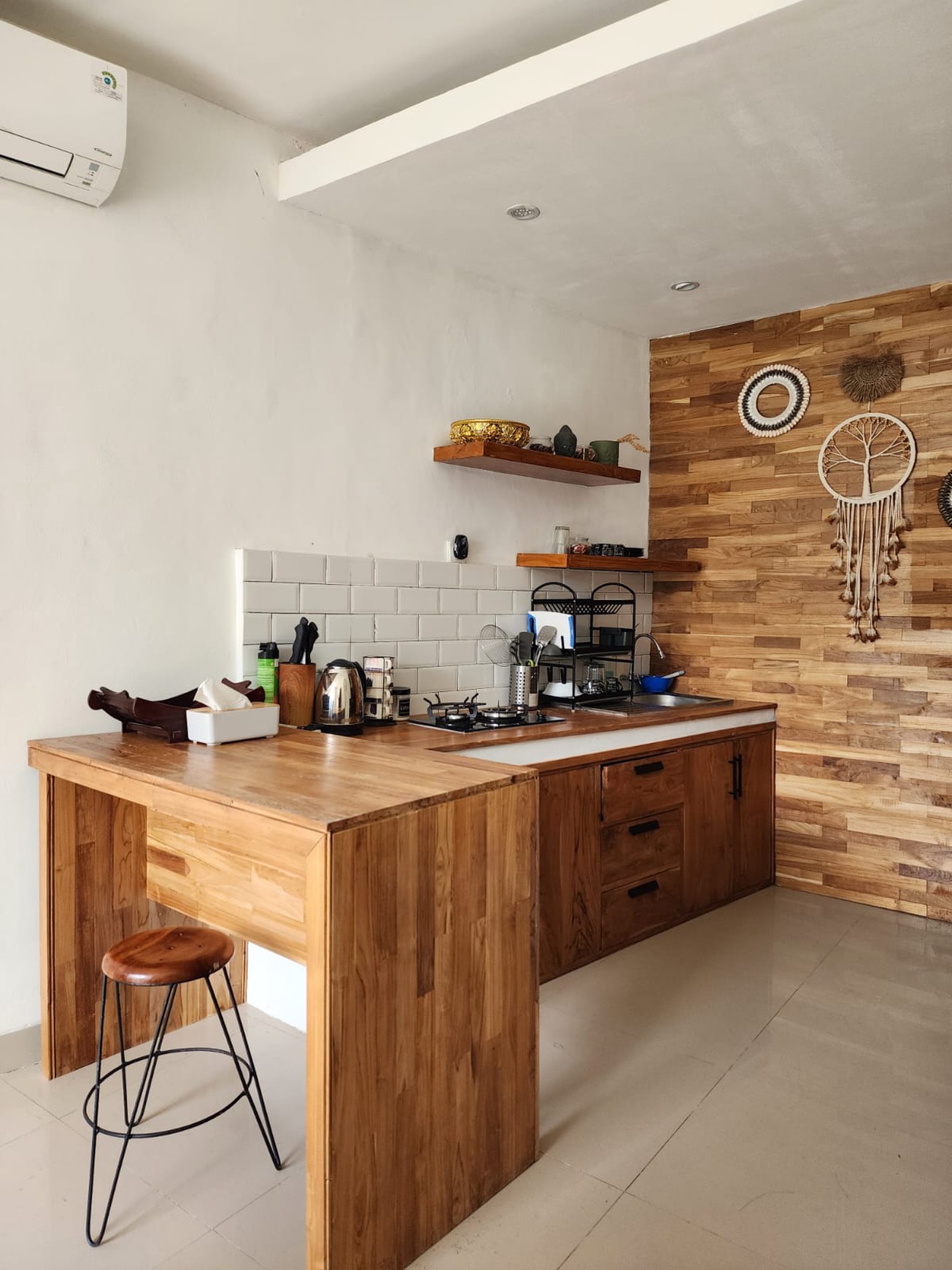 Stylish 3-Bedroom Villa with Rooftop Relaxation & Private Pool in Ungasan, Bali