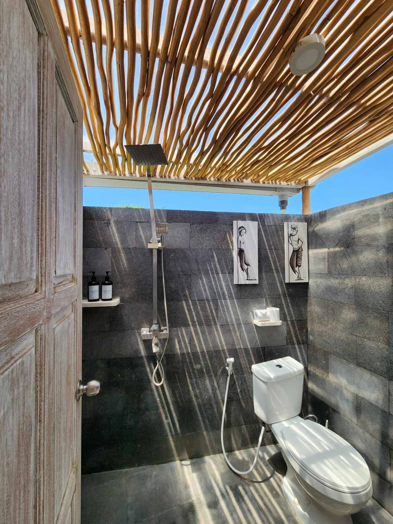 Stylish 3-Bedroom Villa with Rooftop Relaxation & Private Pool in Ungasan, Bali