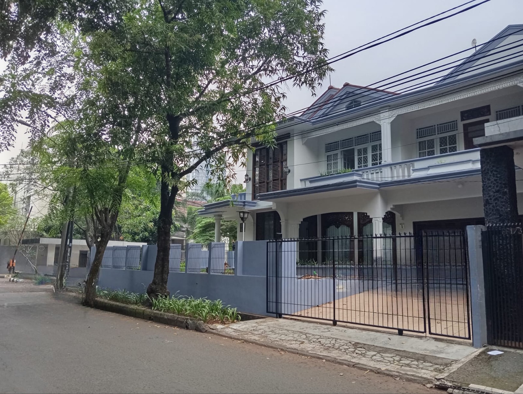 Di Sewa Rumah Siap Huni di Bintaro Jaya dengan Hunian Nyaman dan Asri dengan KT 223 m2 dan KM 400 m2