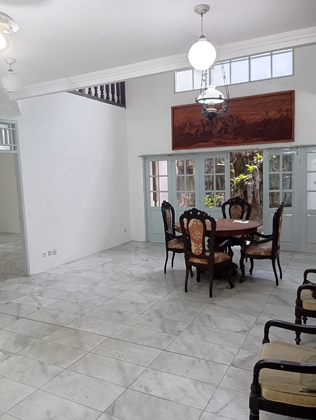 Di Sewa Rumah Siap Huni di Bintaro Jaya dengan Hunian Nyaman dan Asri dengan KT 223 m2 dan KM 400 m2.