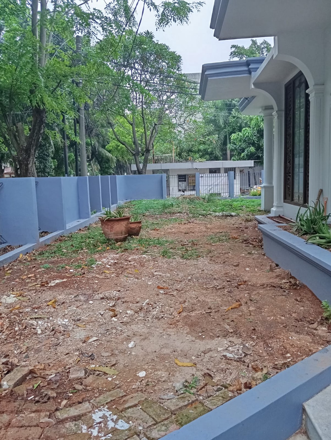 Di Sewa Rumah Siap Huni di Bintaro Jaya dengan Hunian Nyaman dan Asri dengan KT 223 m2 dan KM 400 m2.