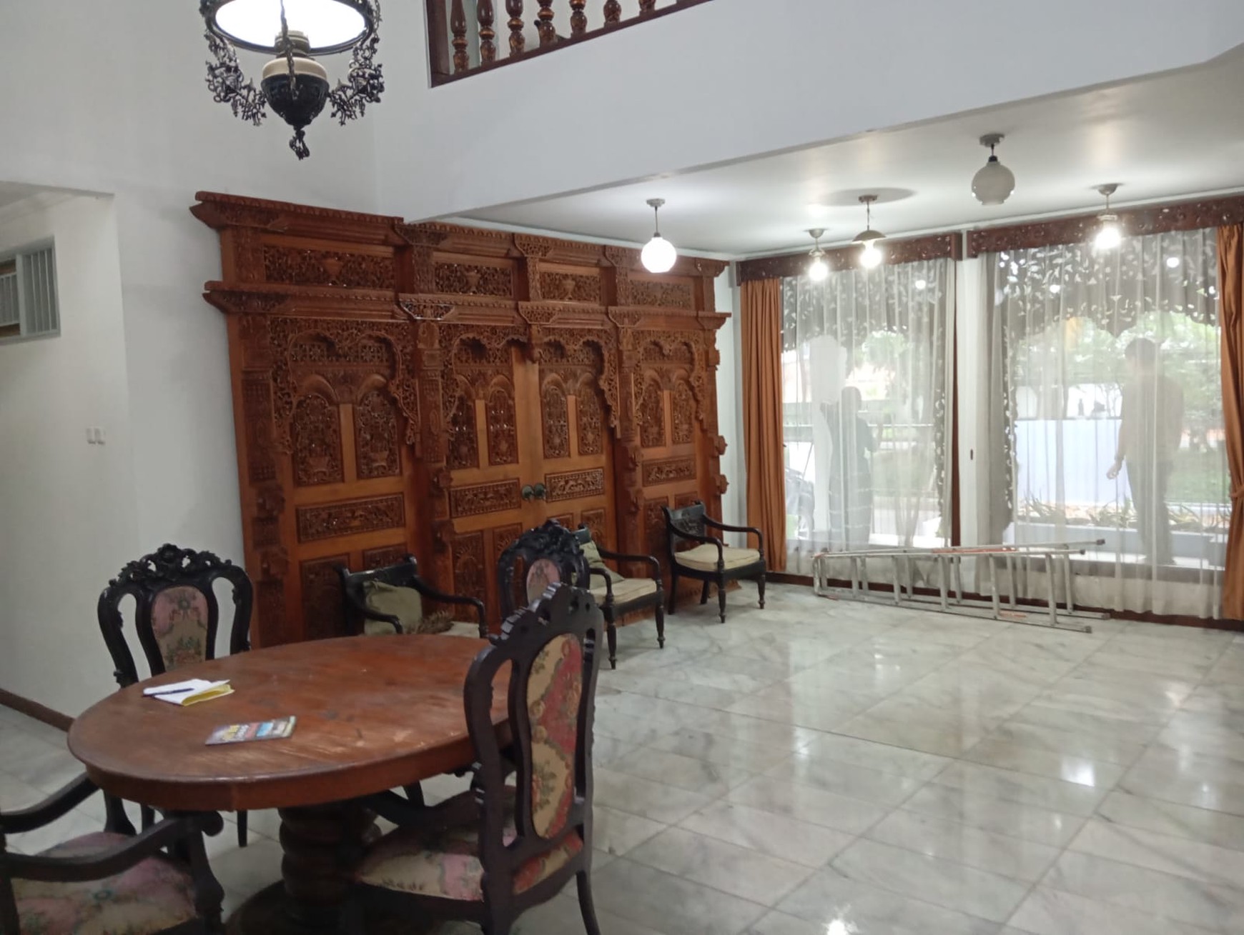 Di Sewa Rumah Siap Huni di Bintaro Jaya dengan Hunian Nyaman dan Asri dengan KT 223 m2 dan KM 400 m2.