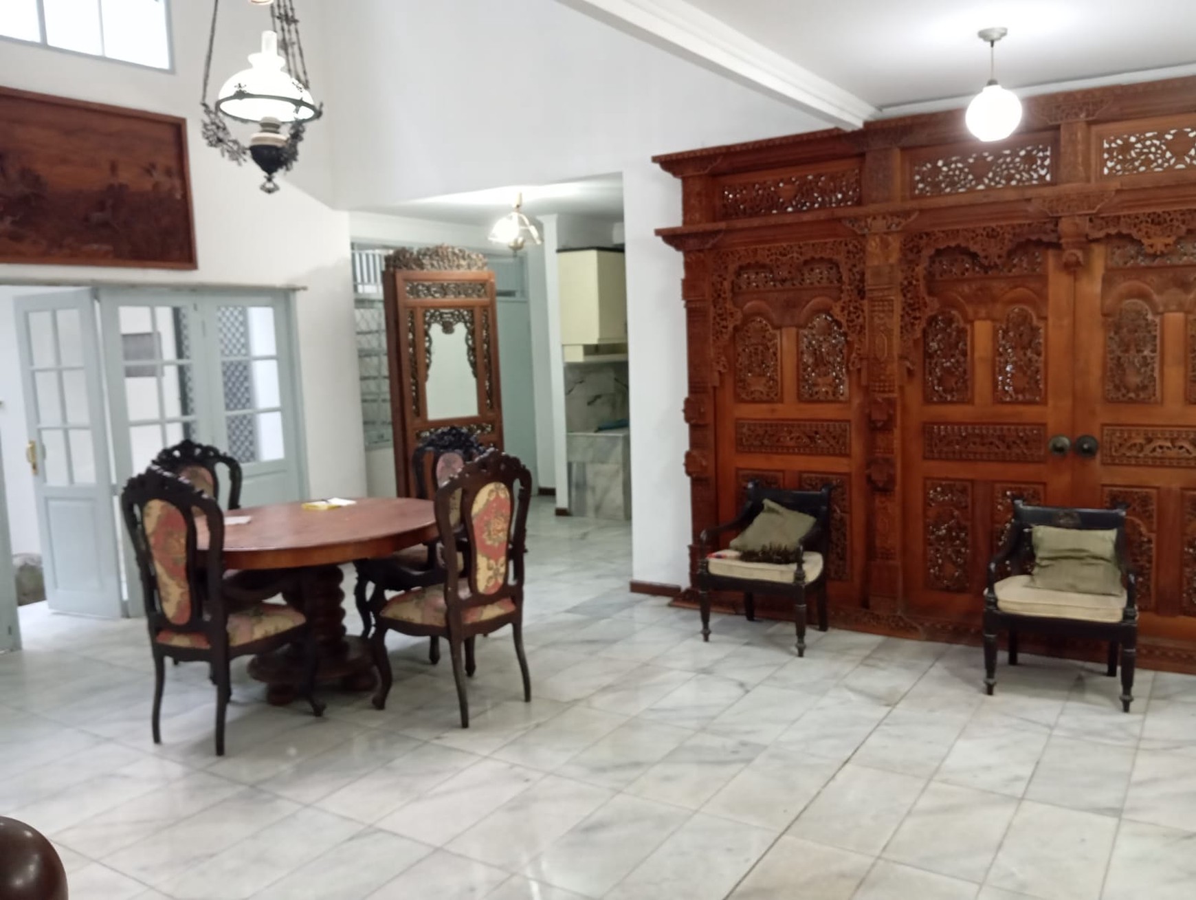 Di Sewa Rumah Siap Huni di Bintaro Jaya dengan Hunian Nyaman dan Asri dengan KT 223 m2 dan KM 400 m2.