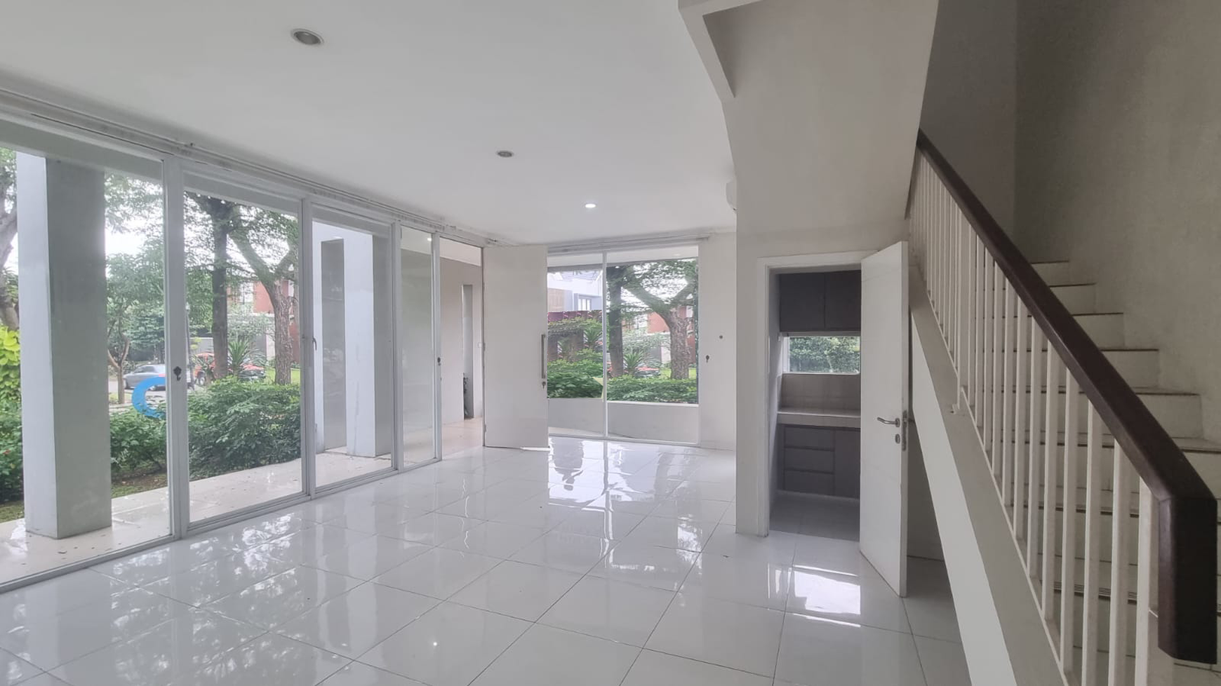 Rumah Cantik Di Bintaro Jaya dengan KT 4+1 KM 3+1 Dalam Cluster Siap Huni SHM