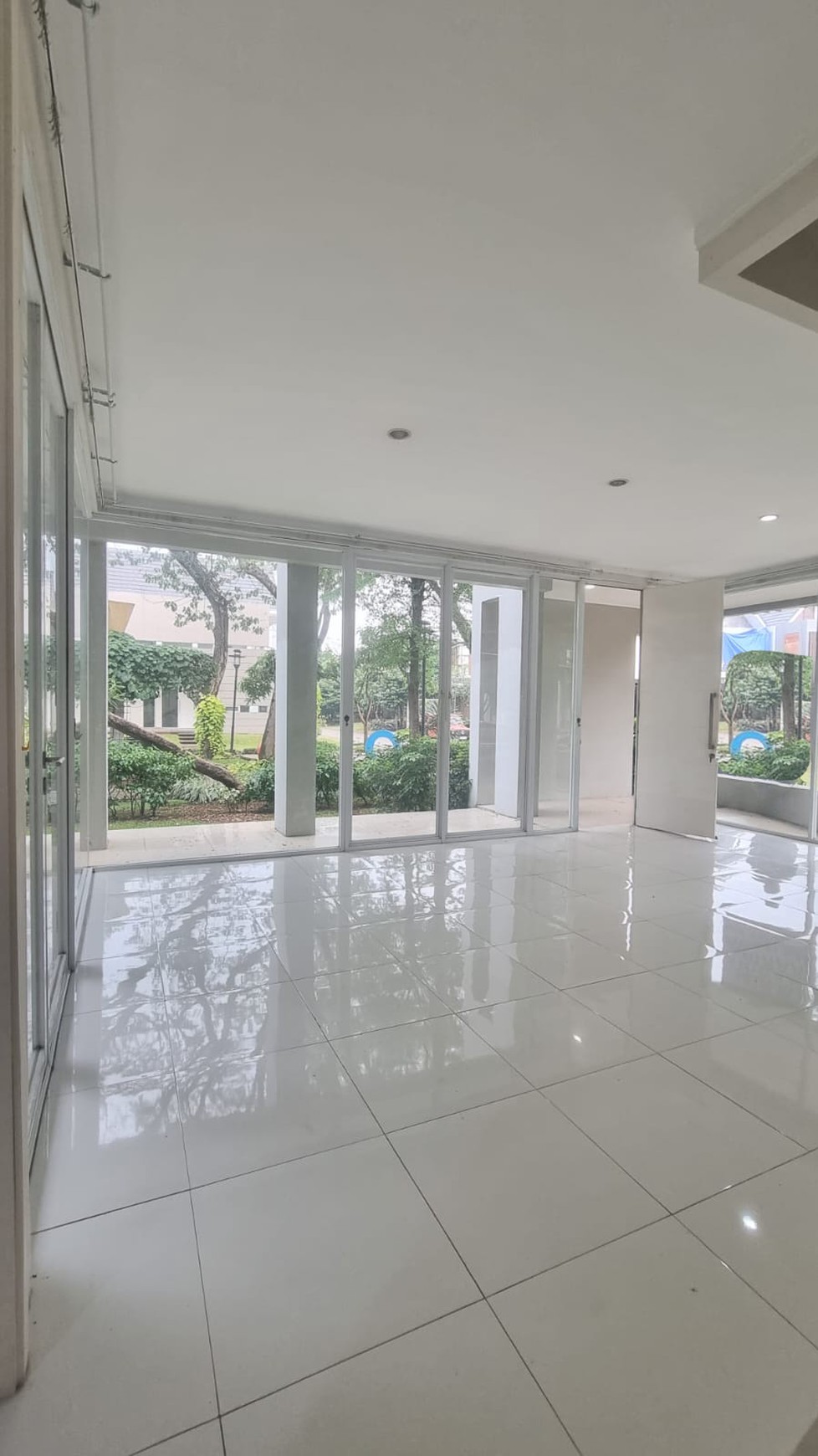 Rumah Cantik Di Bintaro Jaya dengan KT 4+1 KM 3+1 Dalam Cluster Siap Huni SHM