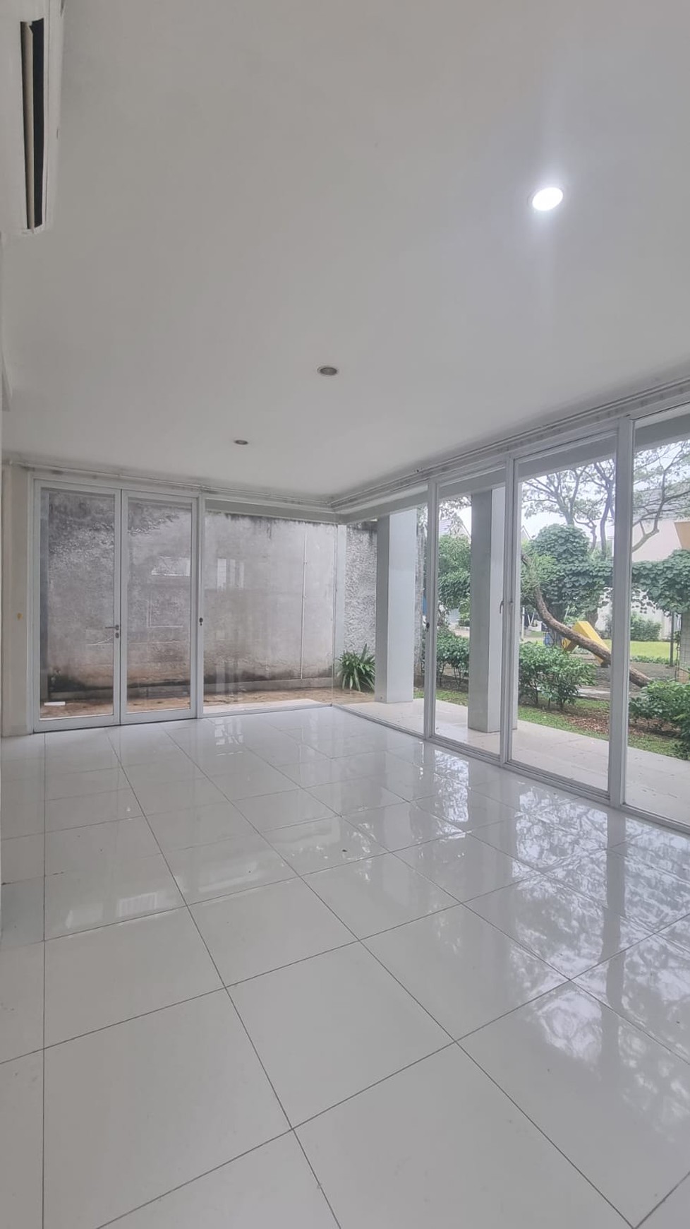 Rumah Cantik Di Bintaro Jaya dengan KT 4+1 KM 3+1 Dalam Cluster Siap Huni SHM