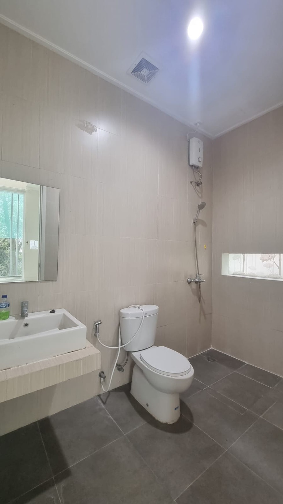 Rumah Cantik Di Bintaro Jaya dengan KT 4+1 KM 3+1 Dalam Cluster Siap Huni SHM