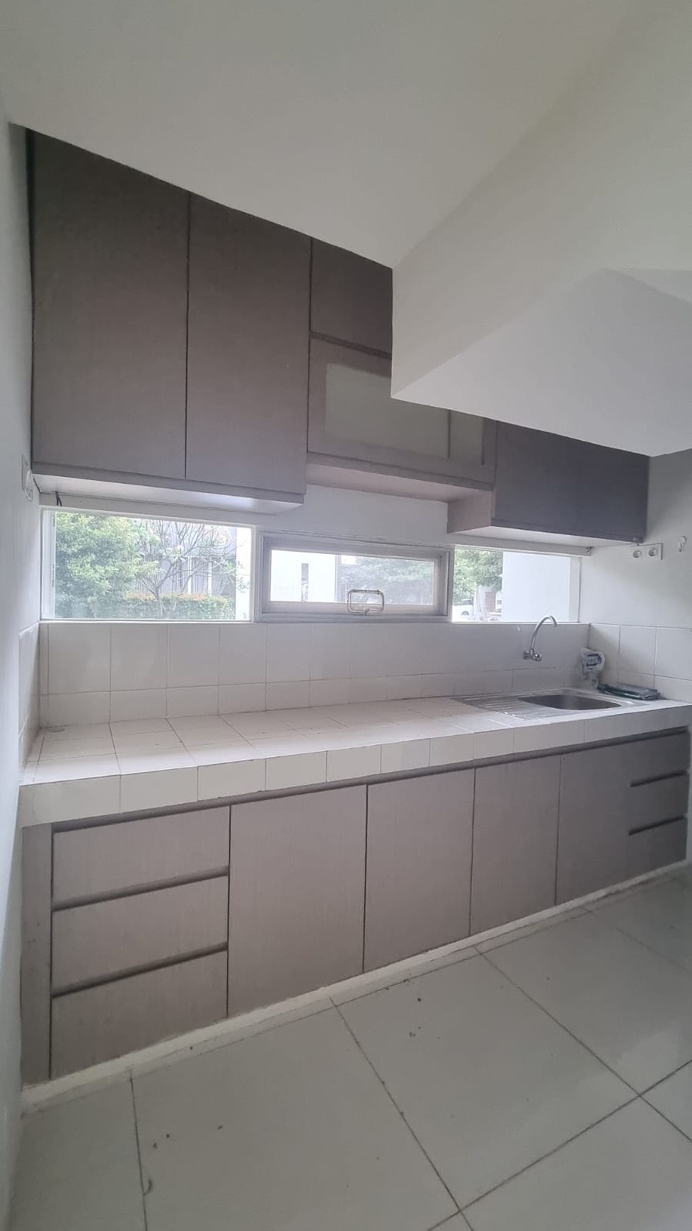 Rumah Cantik Di Bintaro Jaya dengan KT 4+1 KM 3+1 Dalam Cluster Siap Huni SHM