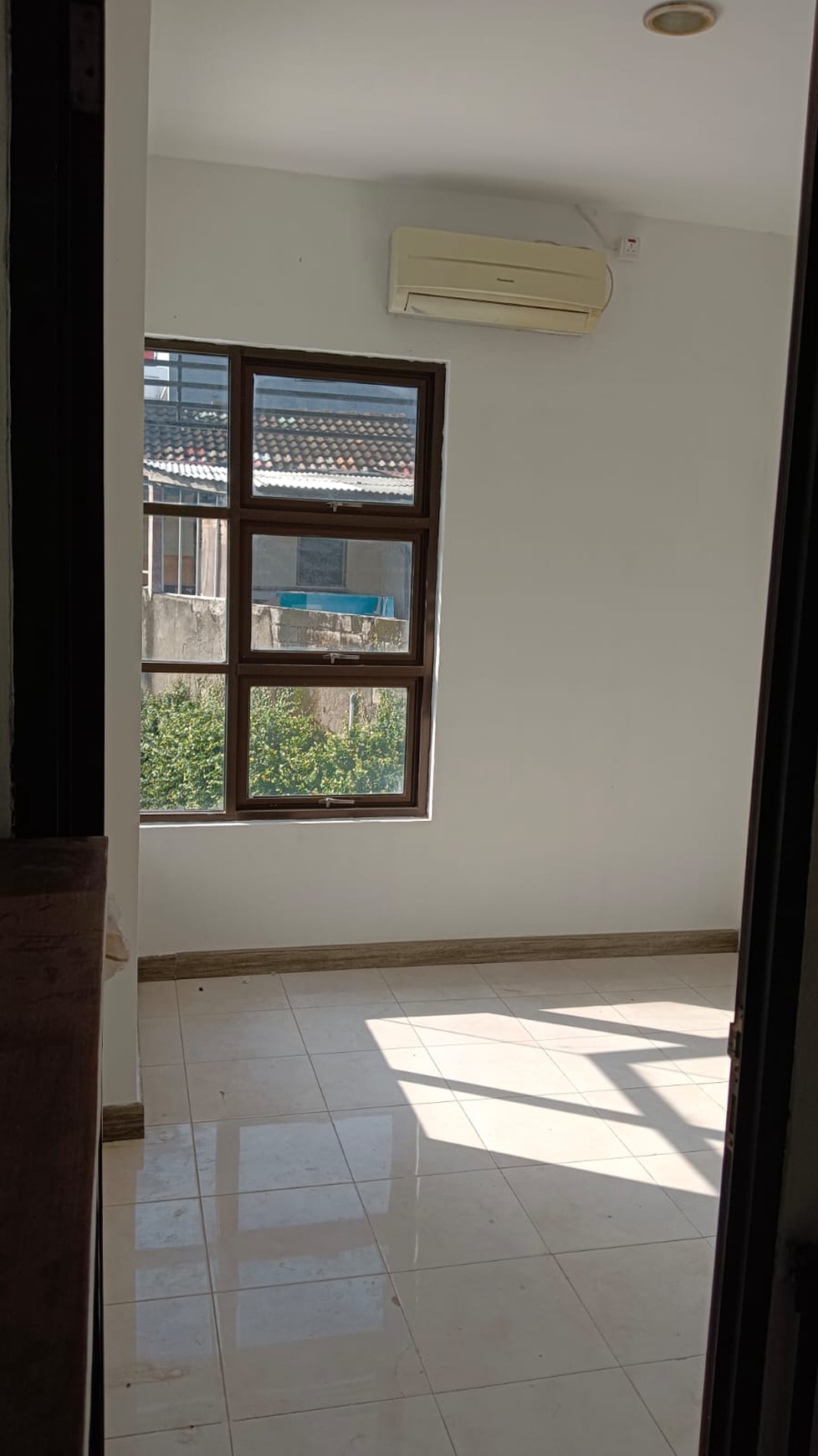 Di Jual Rumah 2 Lantai Dalam Cluster dengan KT 3+1 dan KM 3+1 Dekat Pusat Perbelanjaan @Pondok Aren, Tangerang Selatan