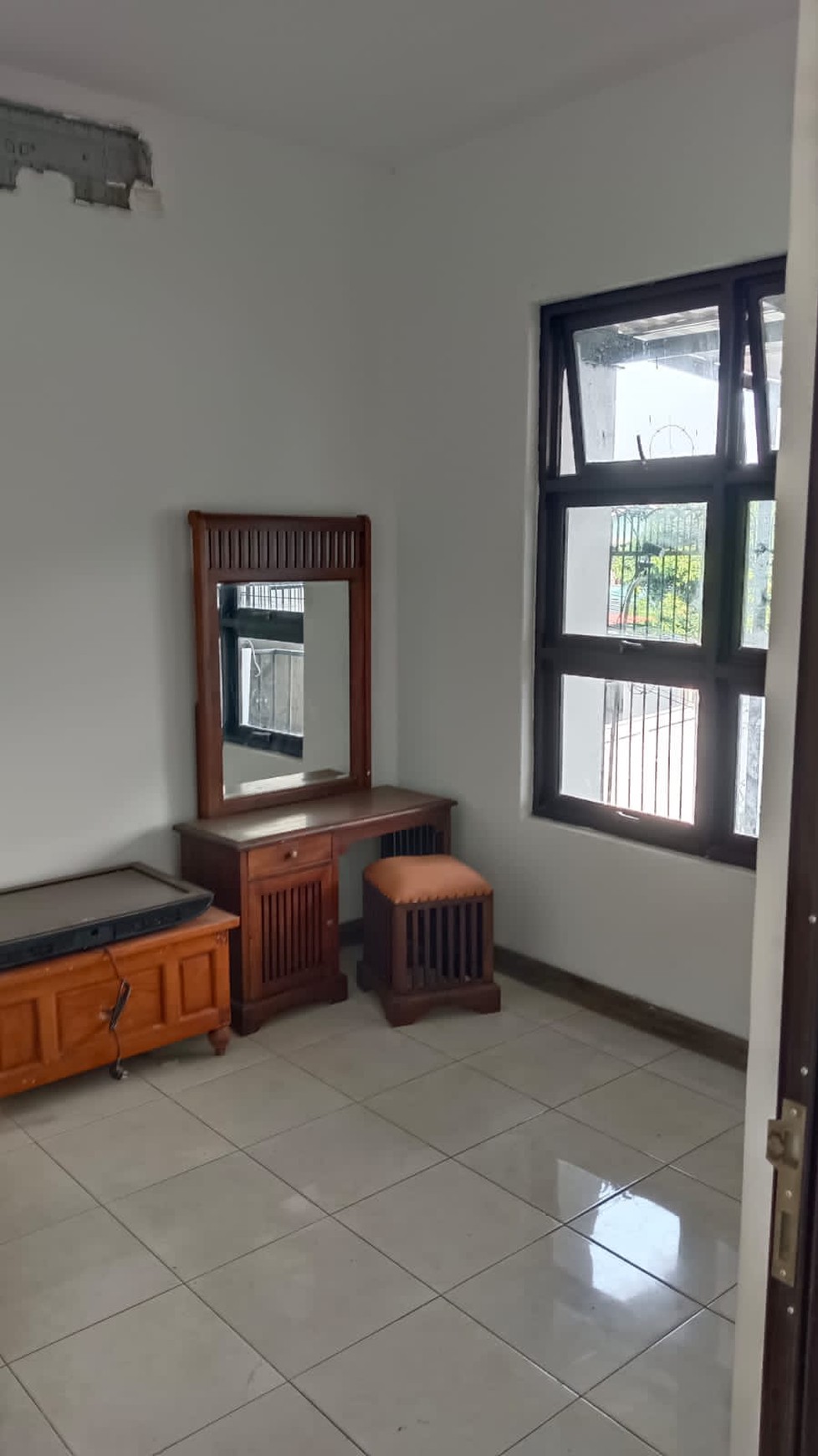 Di Jual Rumah 2 Lantai Dalam Cluster dengan KT 3+1 dan KM 3+1 Dekat Pusat Perbelanjaan @Pondok Aren, Tangerang Selatan