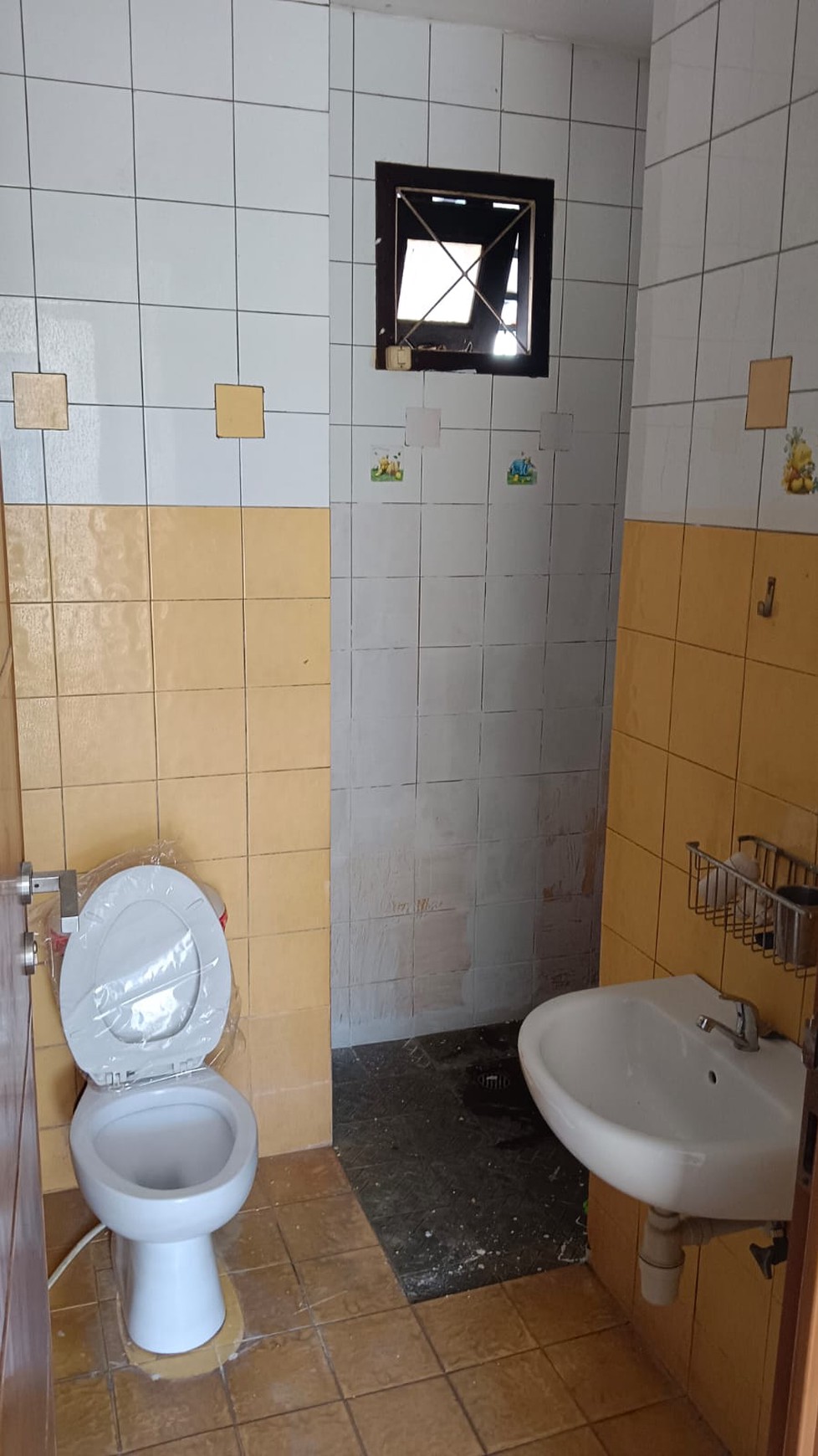 Di Jual Rumah 2 Lantai Dalam Cluster dengan KT 3+1 dan KM 3+1 Dekat Pusat Perbelanjaan @Pondok Aren, Tangerang Selatan