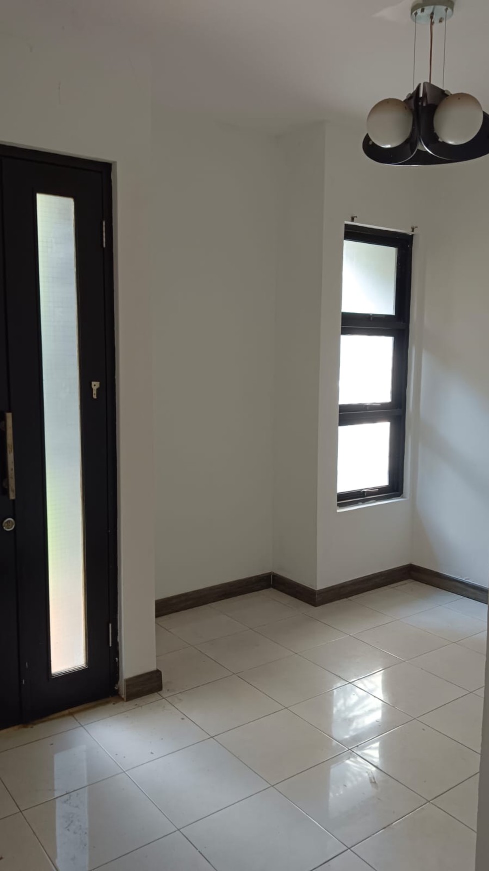 Di Jual Rumah 2 Lantai Dalam Cluster dengan KT 3+1 dan KM 3+1 Dekat Pusat Perbelanjaan @Pondok Aren, Tangerang Selatan