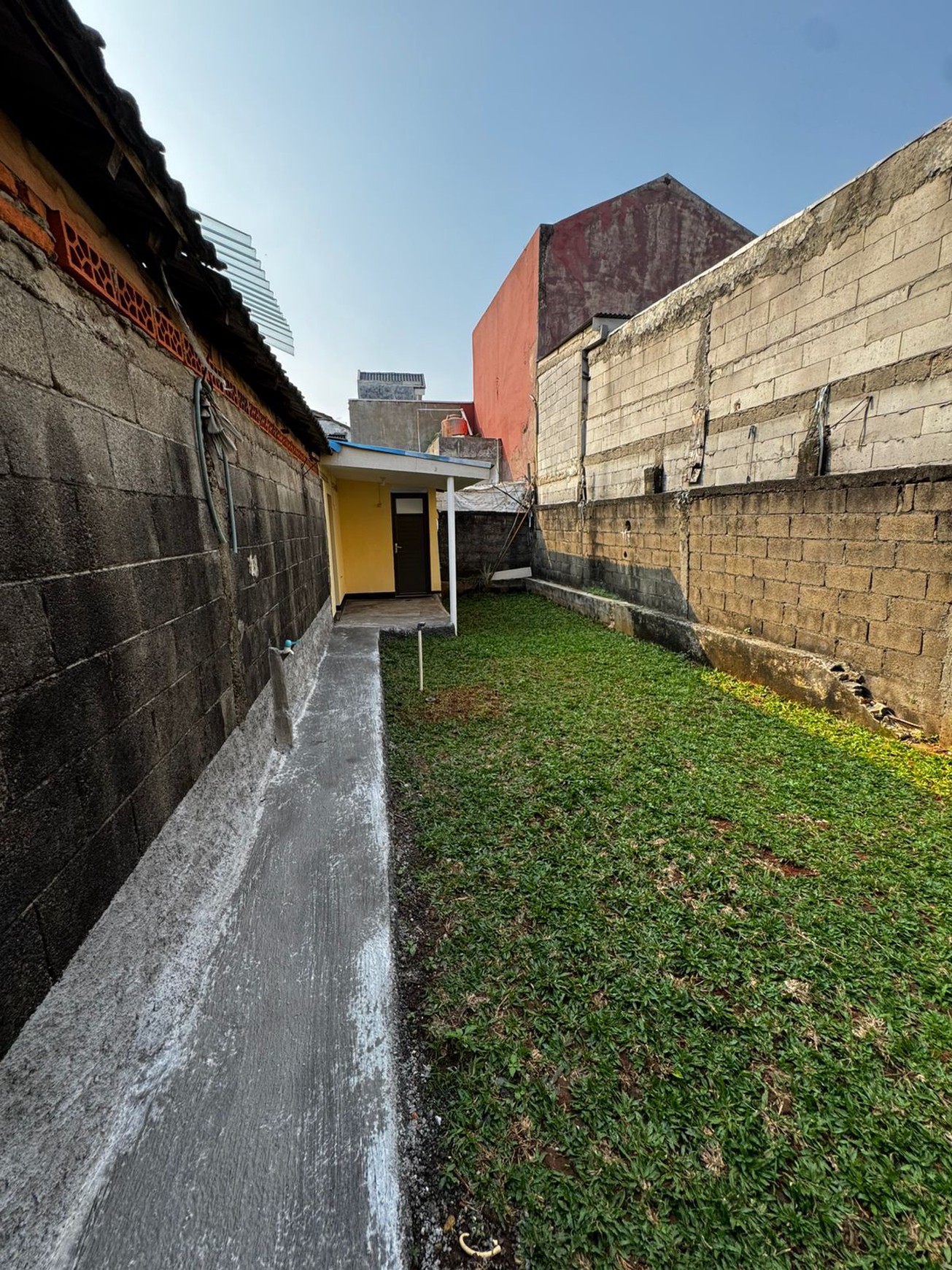 Rumah Luas di Cipadu 279 m&#xb2; Siap Huni Dengan Harga Terjangkau