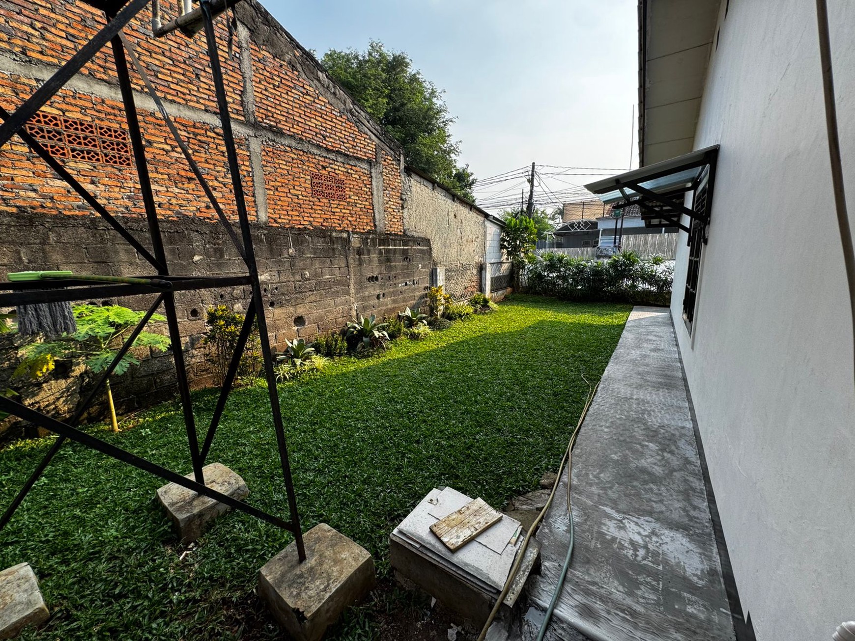 Rumah Luas di Cipadu 279 m&#xb2; Siap Huni Dengan Harga Terjangkau