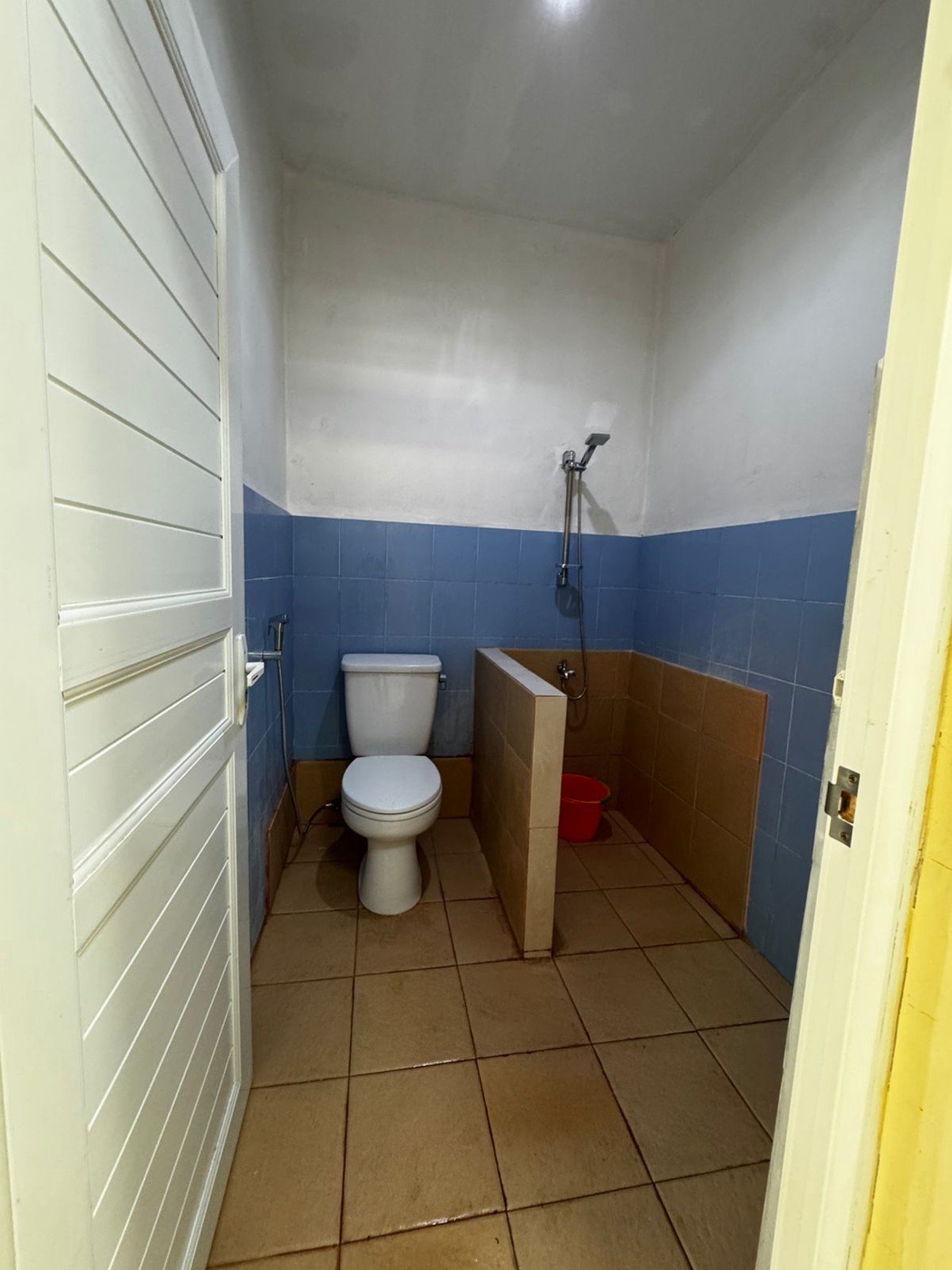 Rumah Luas di Cipadu 279 m&#xb2; Siap Huni Dengan Harga Terjangkau