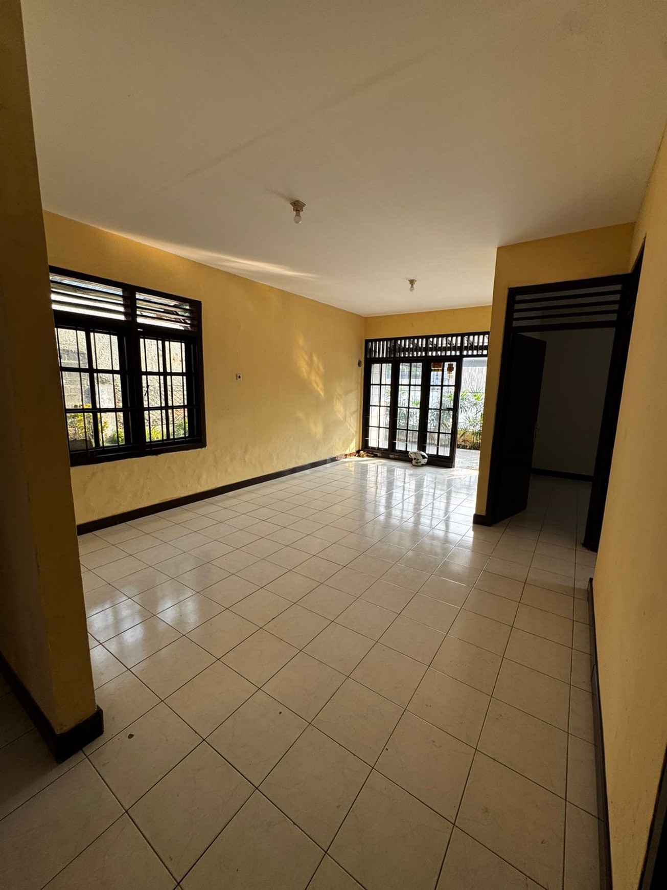 Rumah Luas di Cipadu 279 m&#xb2; Siap Huni Dengan Harga Terjangkau