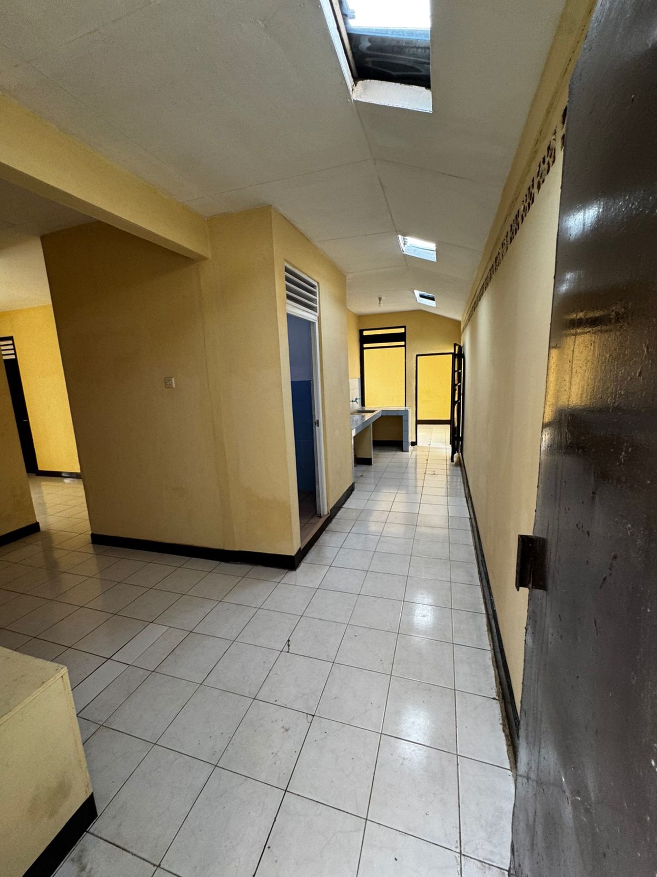 Rumah Luas di Cipadu 279 m&#xb2; Siap Huni Dengan Harga Terjangkau