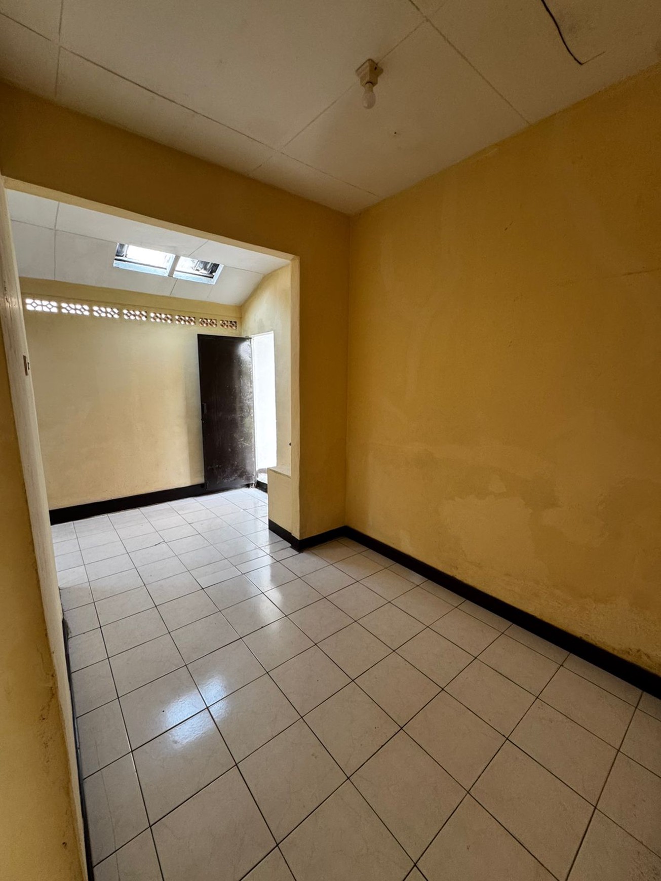 Rumah Luas di Cipadu 279 m&#xb2; Siap Huni Dengan Harga Terjangkau