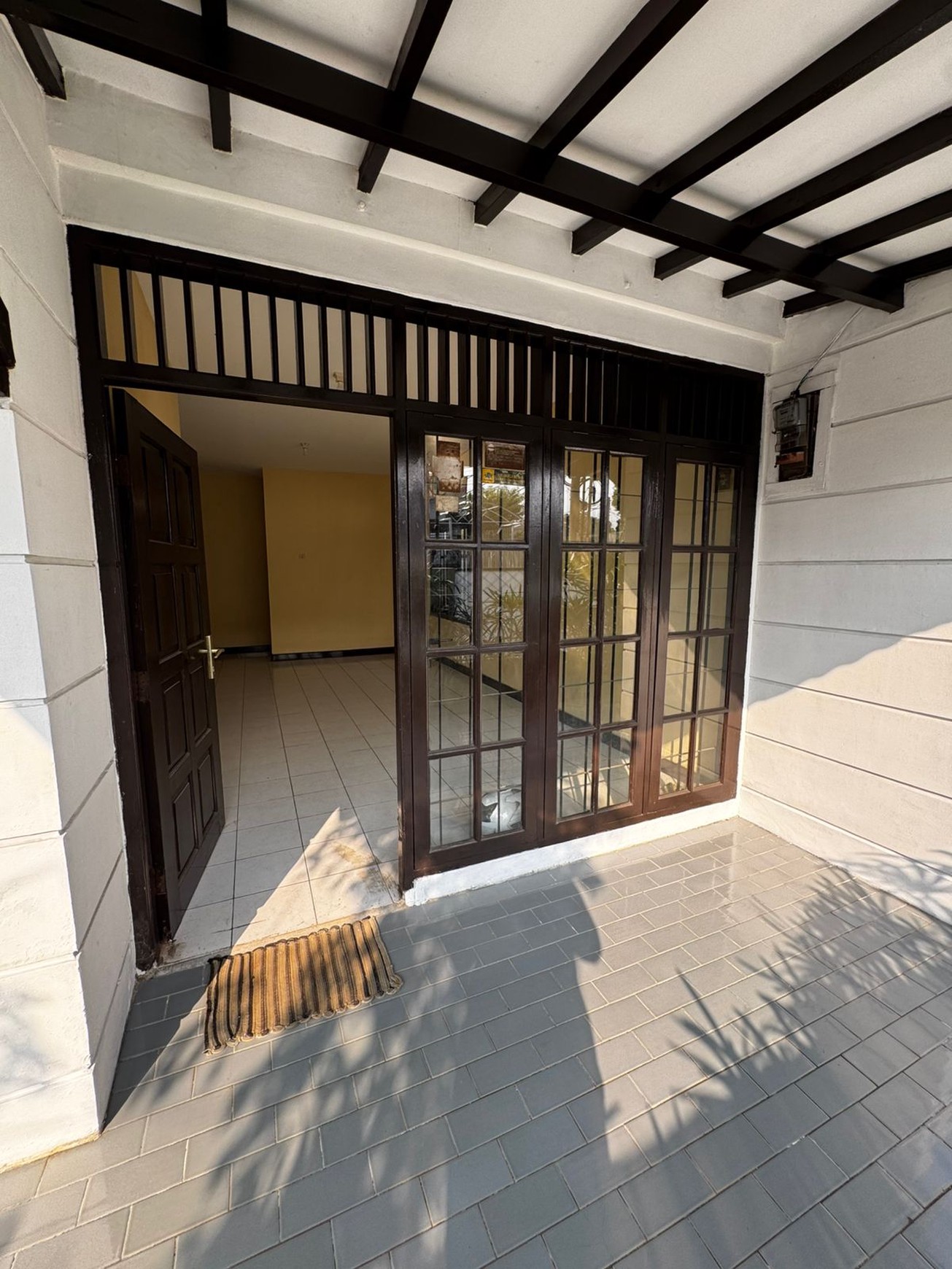 Rumah Luas di Cipadu 279 m&#xb2; Siap Huni Dengan Harga Terjangkau