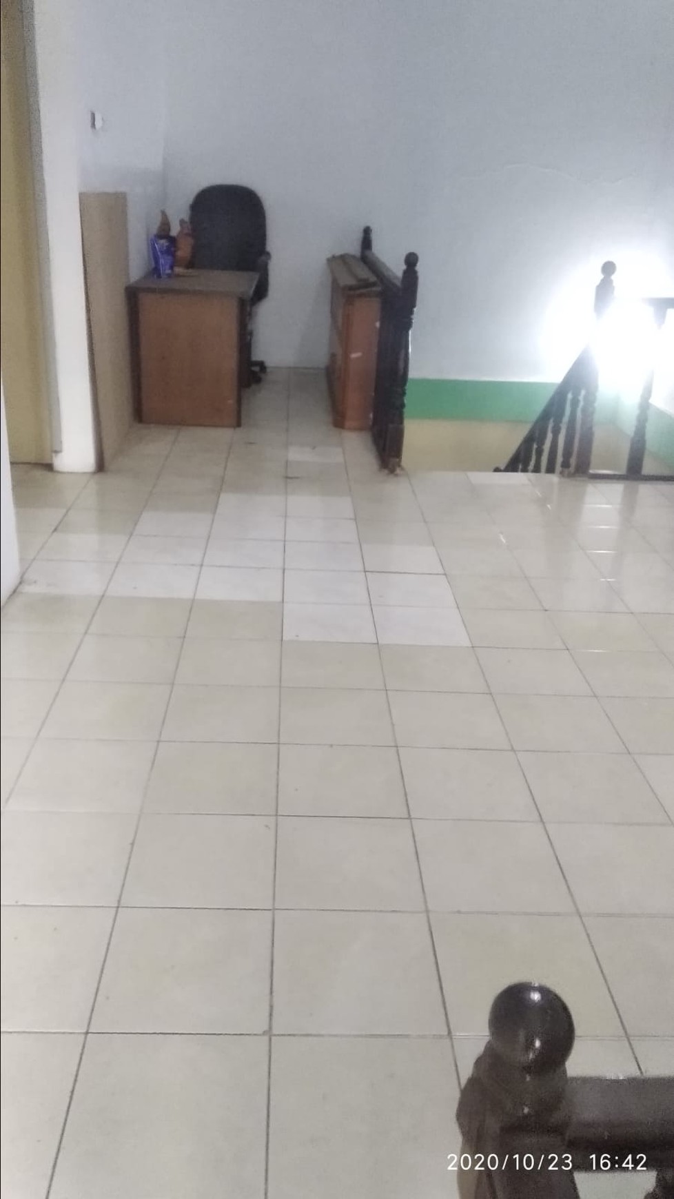 DIJUAL RUMAH TINGGAL 2 LANTAI DI JL.CONDET RAYA