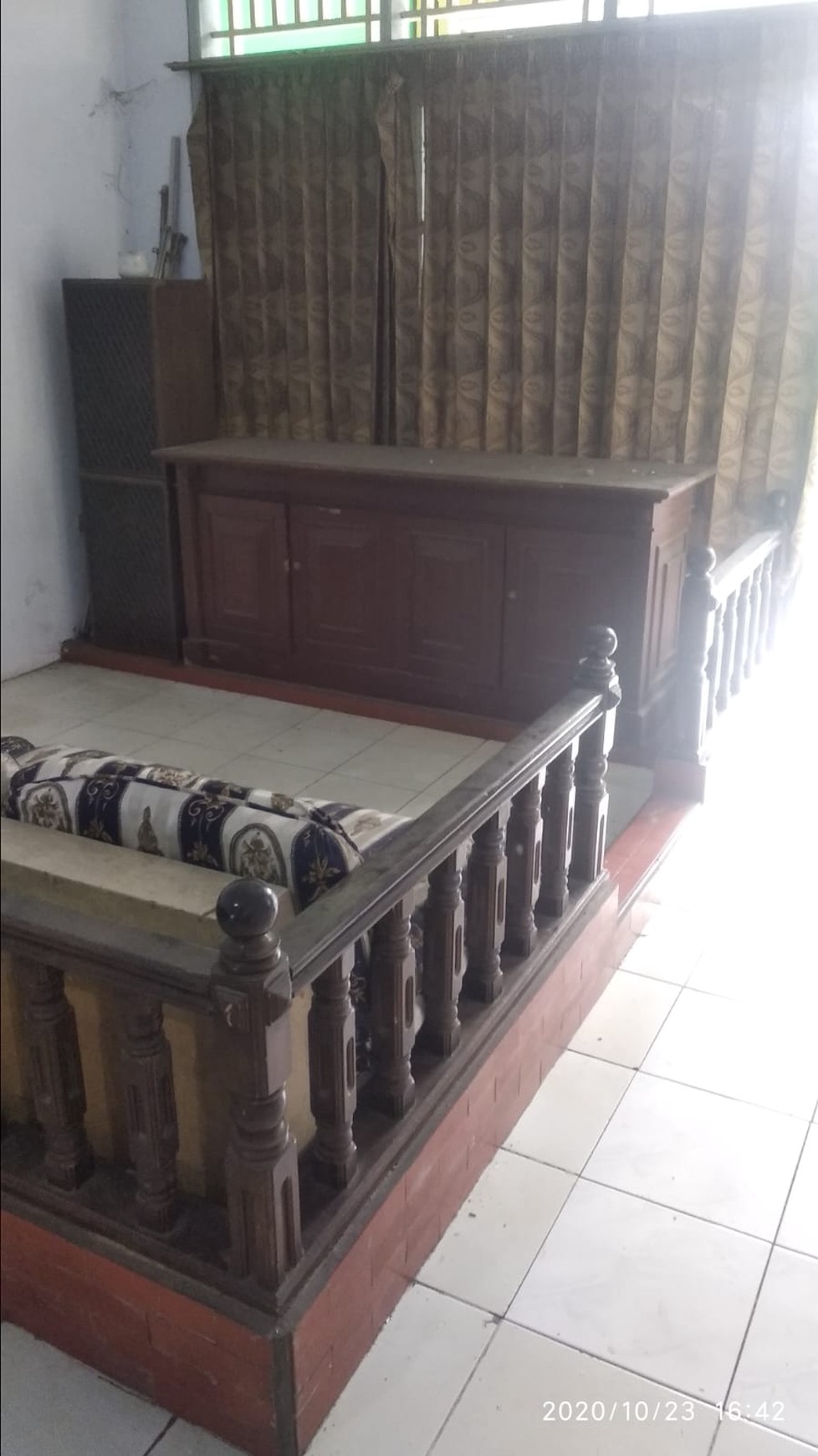 DIJUAL RUMAH TINGGAL 2 LANTAI DI JL.CONDET RAYA