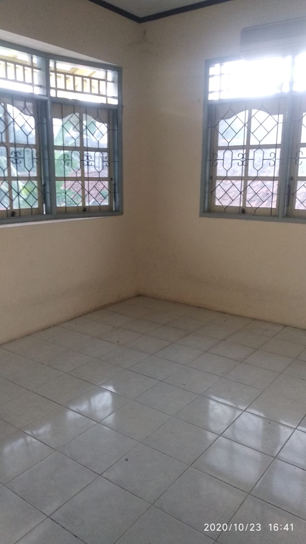 DIJUAL RUMAH TINGGAL 2 LANTAI DI JL.CONDET RAYA