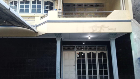 DIJUAL RUMAH TINGGAL 2 LANTAI DI JL.CONDET RAYA