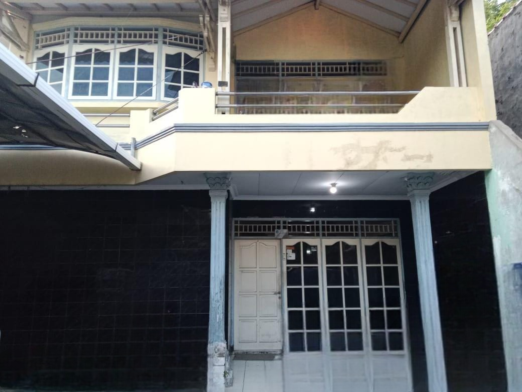 DIJUAL RUMAH TINGGAL 2 LANTAI DI JL.CONDET RAYA