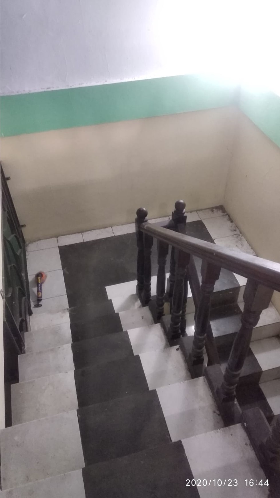 DIJUAL RUMAH TINGGAL 2 LANTAI DI JL.CONDET RAYA