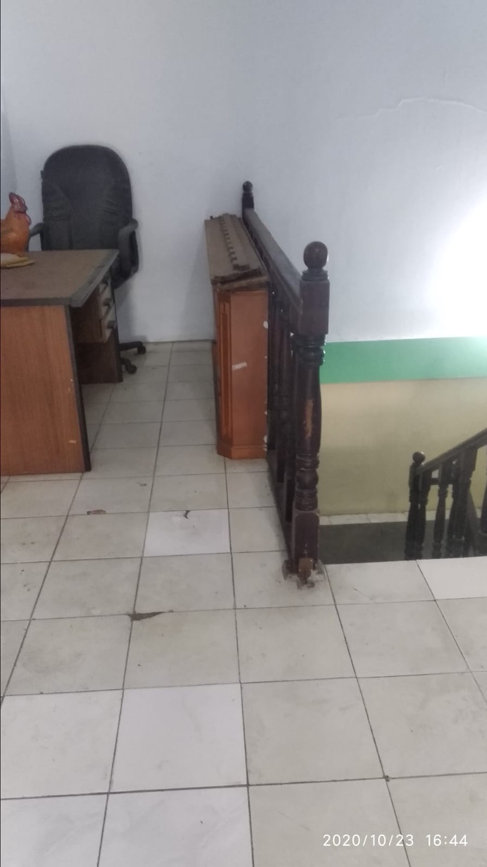 DIJUAL RUMAH TINGGAL 2 LANTAI DI JL.CONDET RAYA