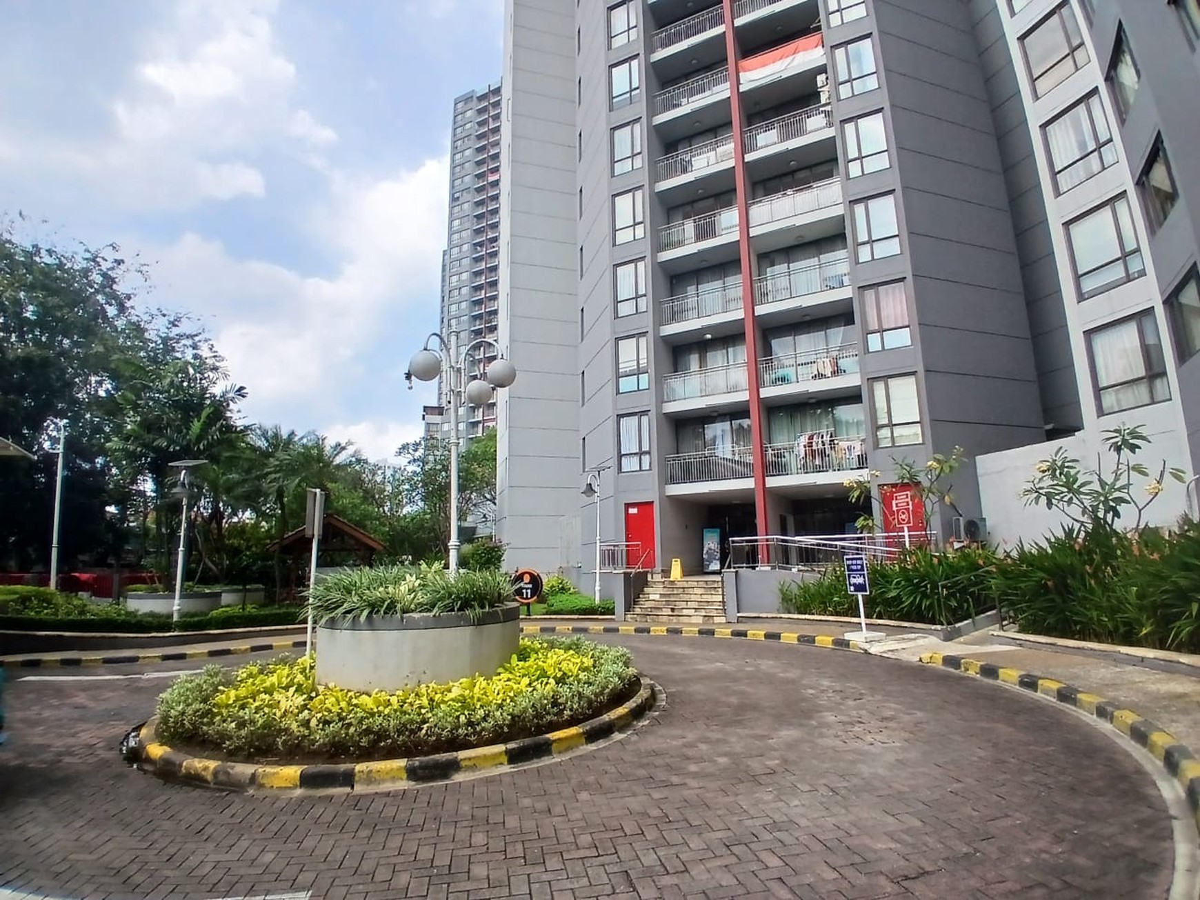 Disewakan 2 KT furnish dan baru renov apartment Taman Rasuna Said