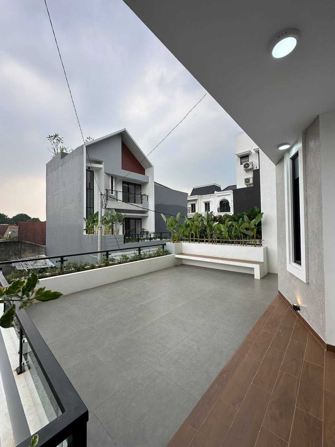 RUMAH MODERN MINIMALIS TOWNHOUSE JAGAKARSA ( READY SIAP HUNI )