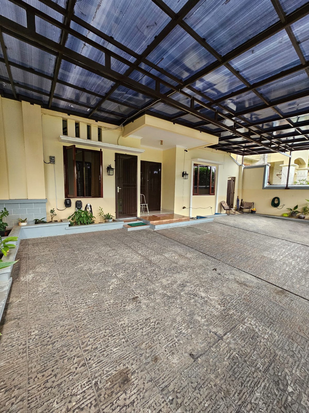 Rumah di Jakarta Selatan Luas 2 Lantai Siap Huni dengan KT 7+3 KM 7+1 Surat SHM