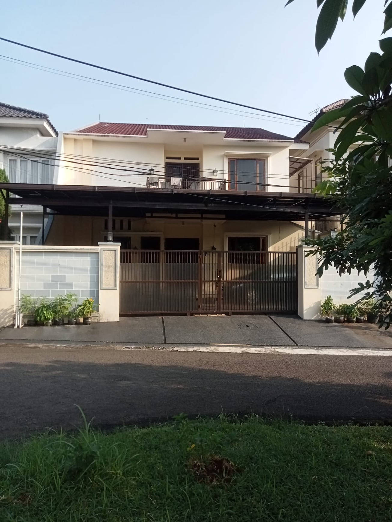 Rumah di Jakarta Selatan Luas 2 Lantai Siap Huni dengan KT 7+3 KM 7+1 Surat SHM