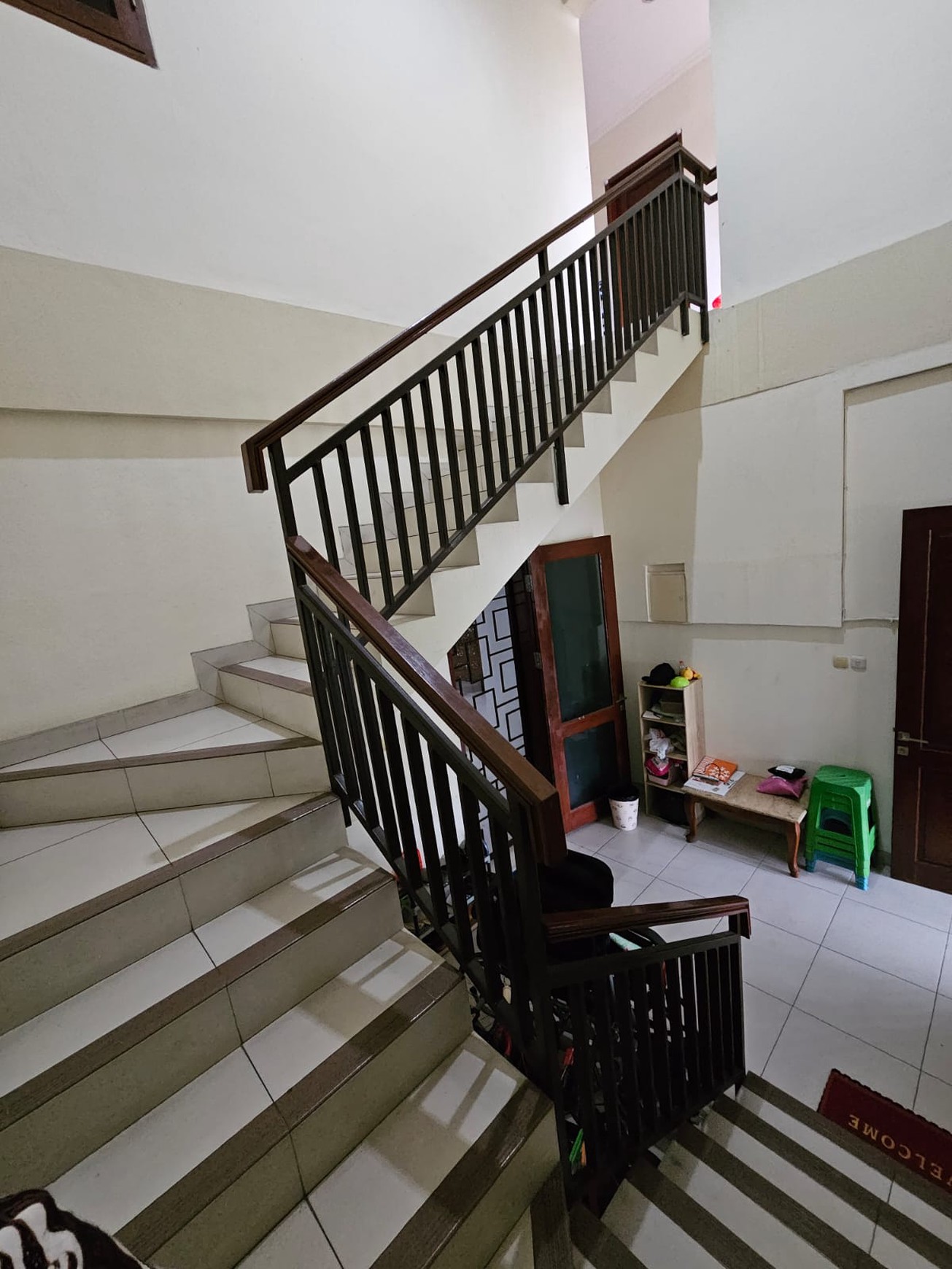 Rumah di Jakarta Selatan Luas 2 Lantai Siap Huni dengan KT 7+3 KM 7+1 Surat SHM