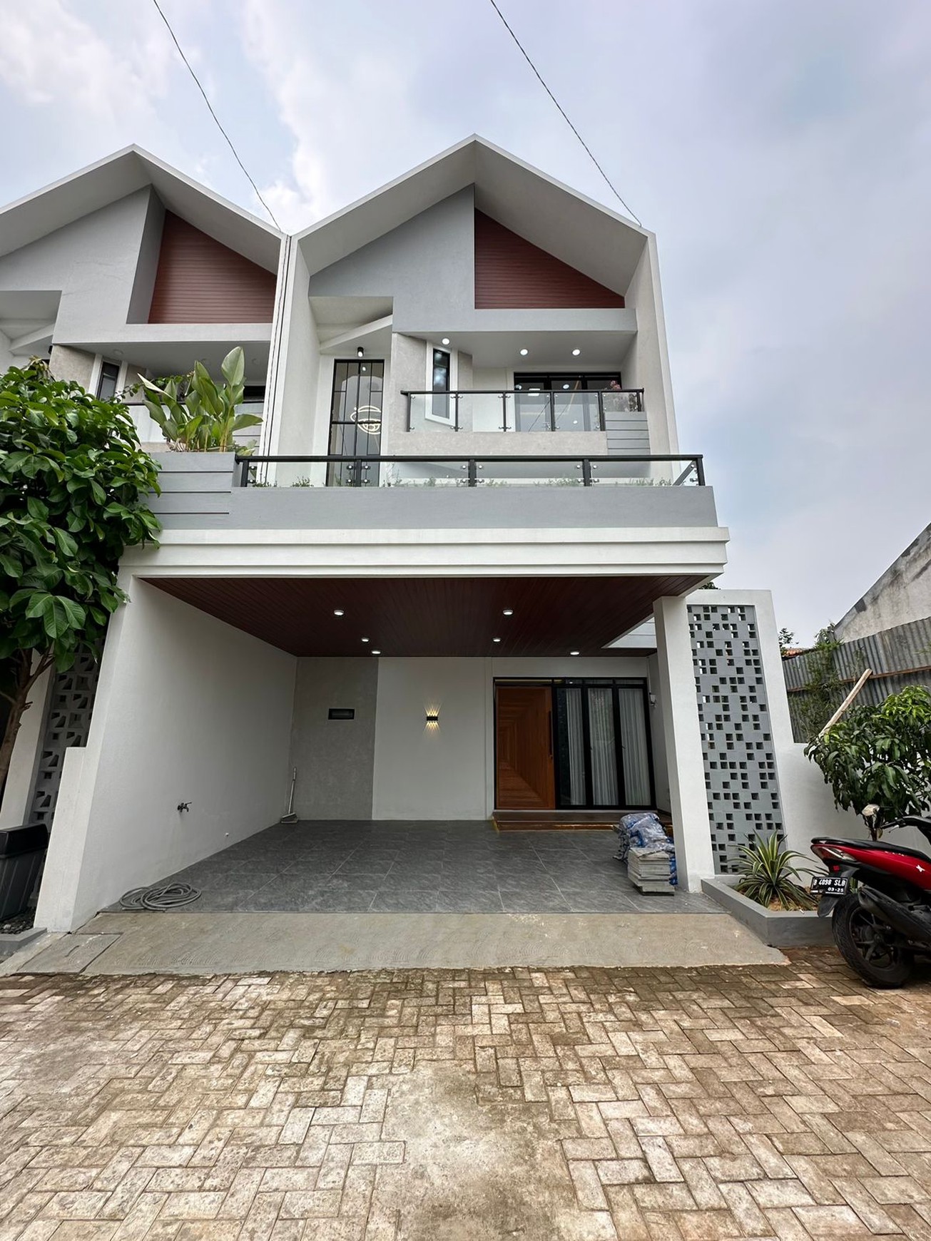 RUMAH MODERN MINIMALIS TOWNHOUSE JAGAKARSA ( READY SIAP HUNI )