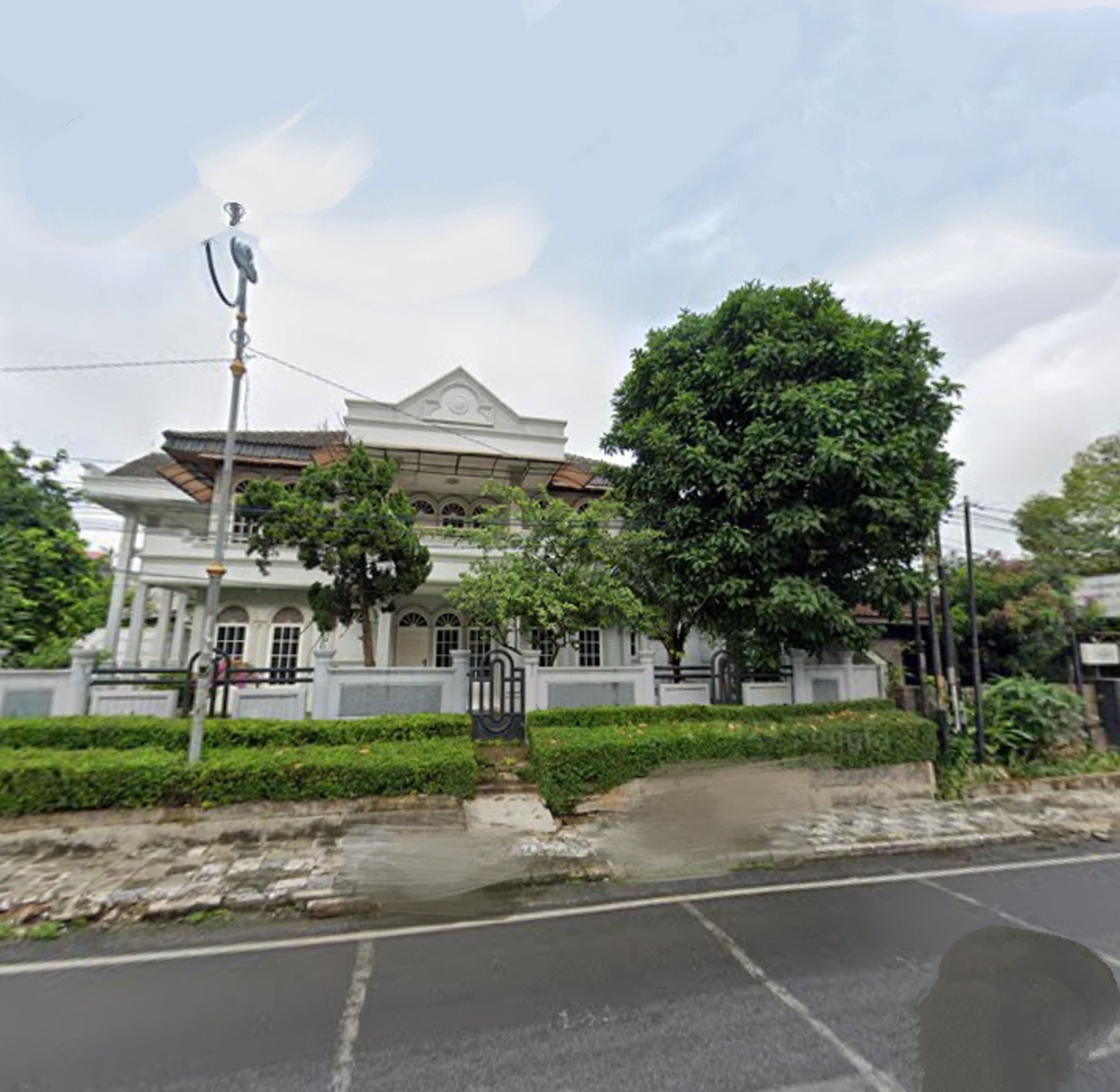 Rumah dua lantai dijalan Gatot Soebroto Pahoman Teluk Betung Utara, Bandar Lampung (Lampung)