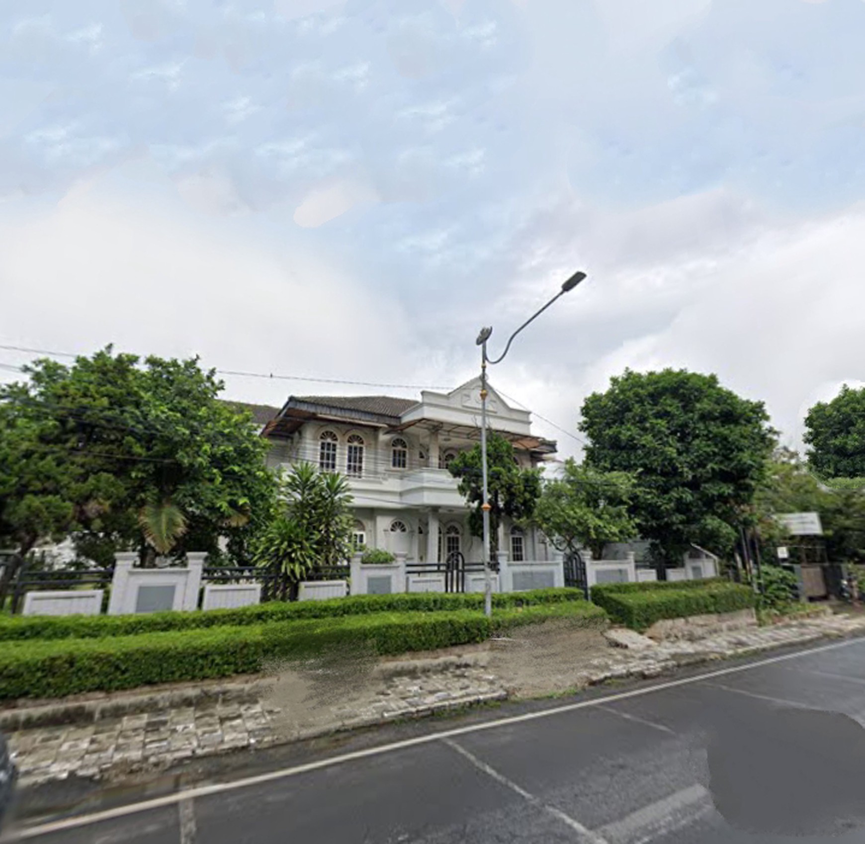 Rumah dua lantai dijalan Gatot Soebroto Pahoman Teluk Betung Utara, Bandar Lampung (Lampung)
