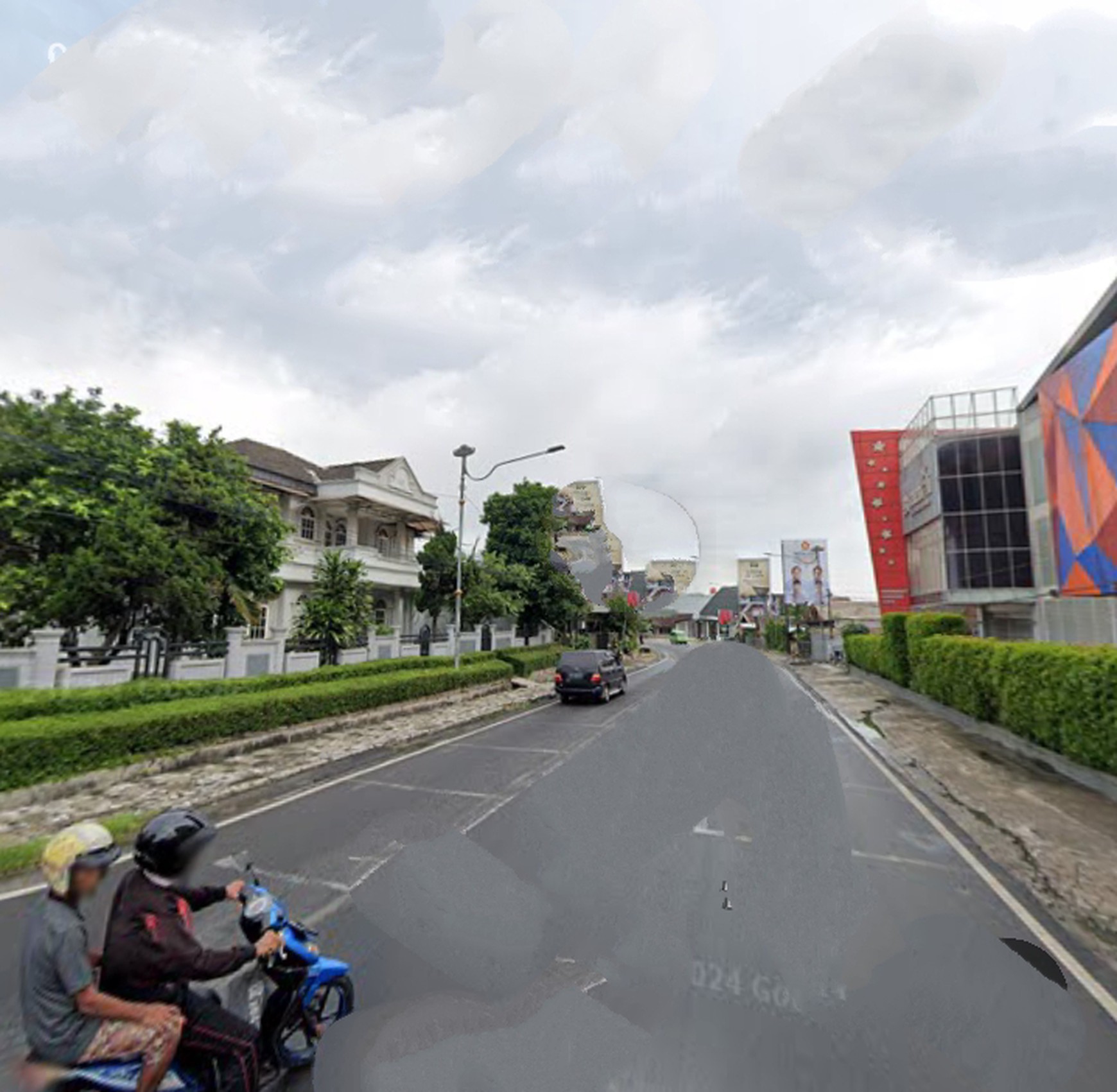 Rumah dua lantai dijalan Gatot Soebroto Pahoman Teluk Betung Utara, Bandar Lampung (Lampung)