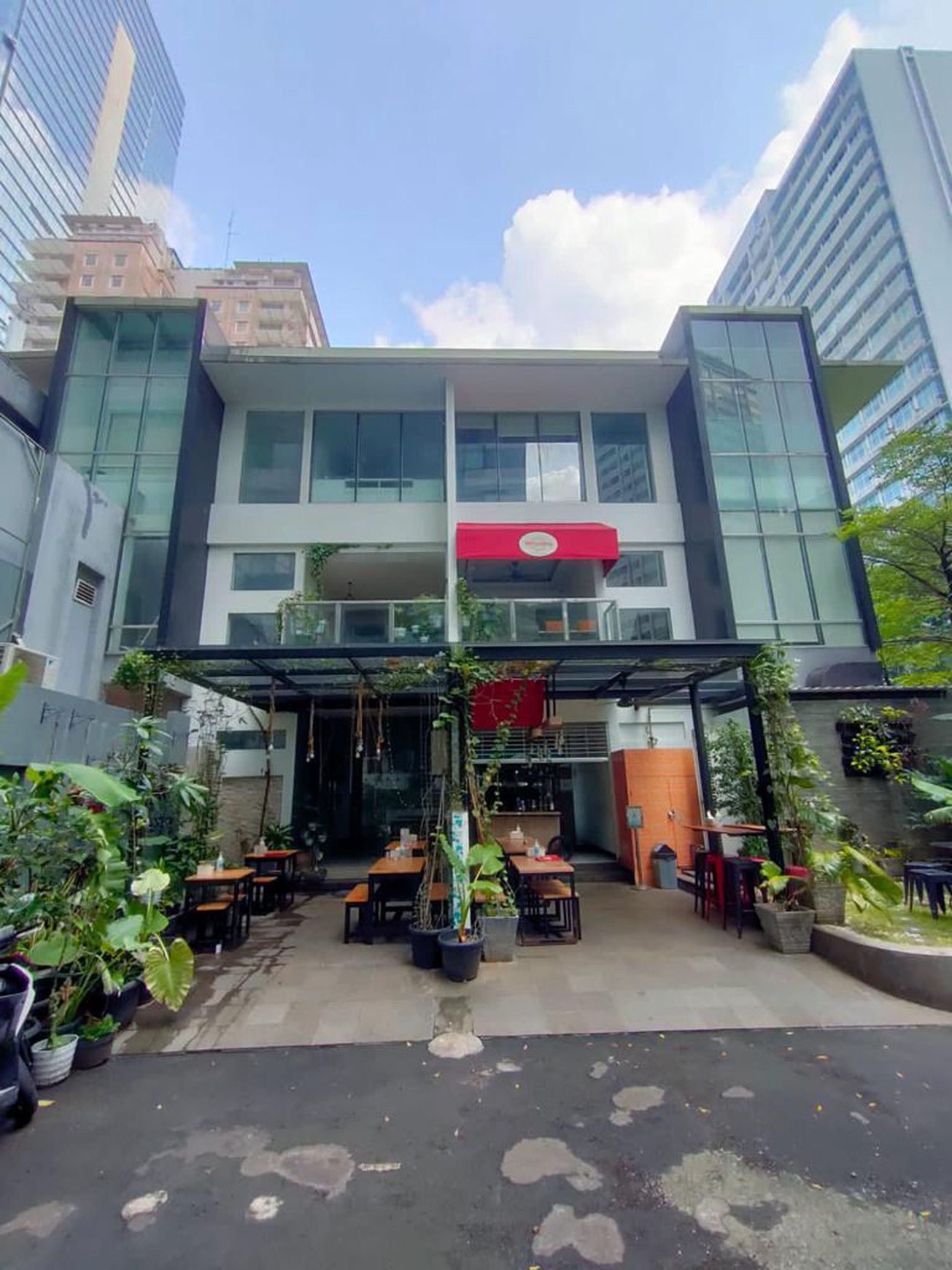 Dijual Ruko gandeng di Pusat Bisnis di Sahid Sudirman depan RS Murni Teguh Sudirman