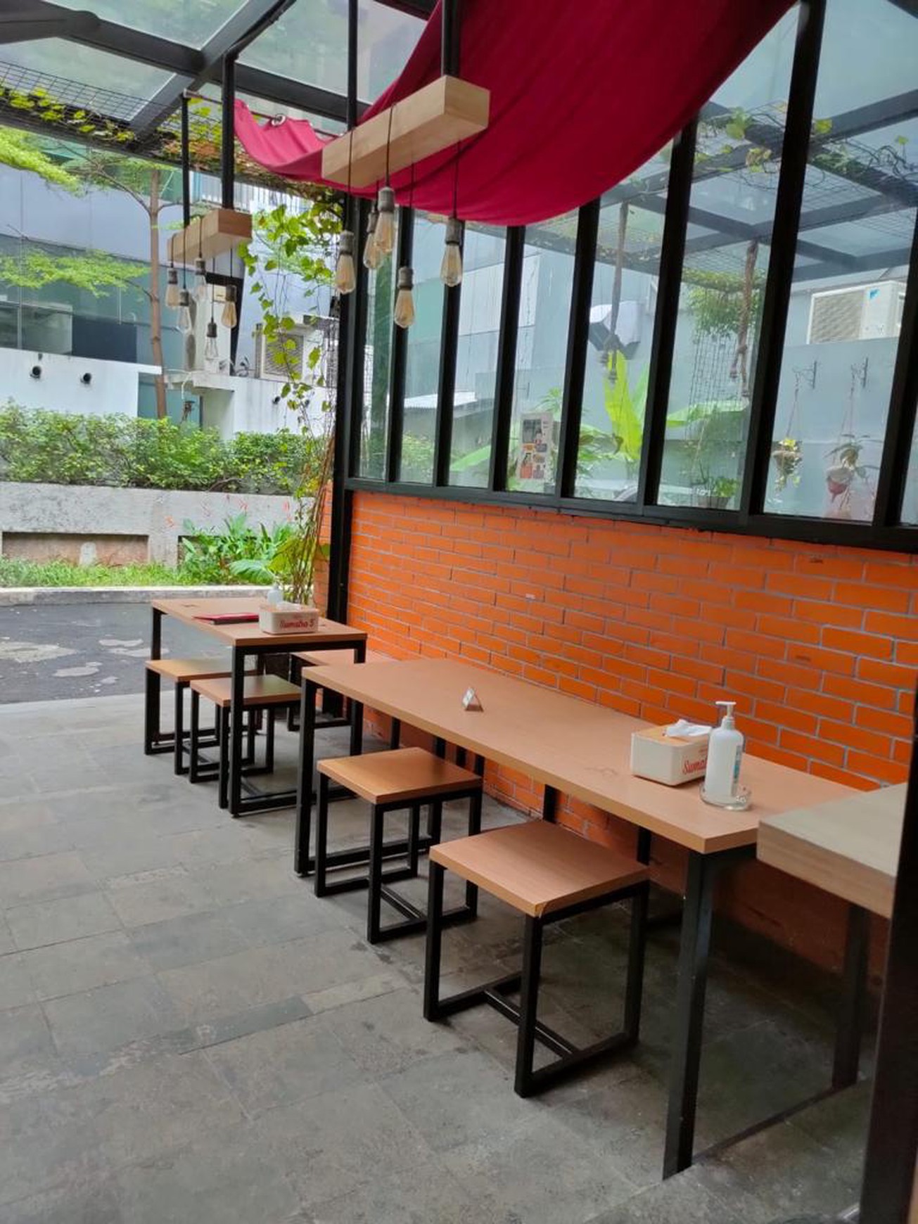 Dijual Ruko gandeng di Pusat Bisnis di Sahid Sudirman depan RS Murni Teguh Sudirman