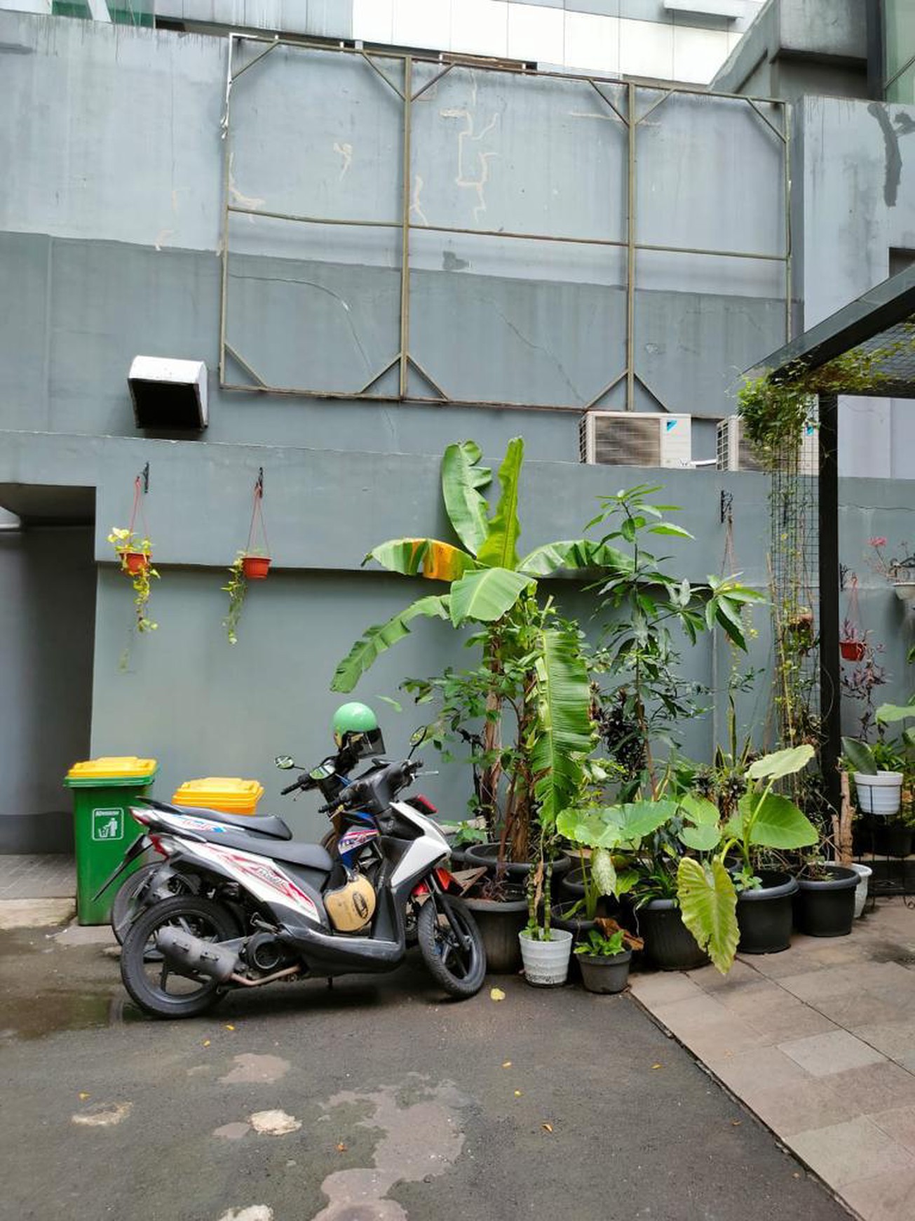 Dijual Ruko gandeng di Pusat Bisnis di Sahid Sudirman depan RS Murni Teguh Sudirman