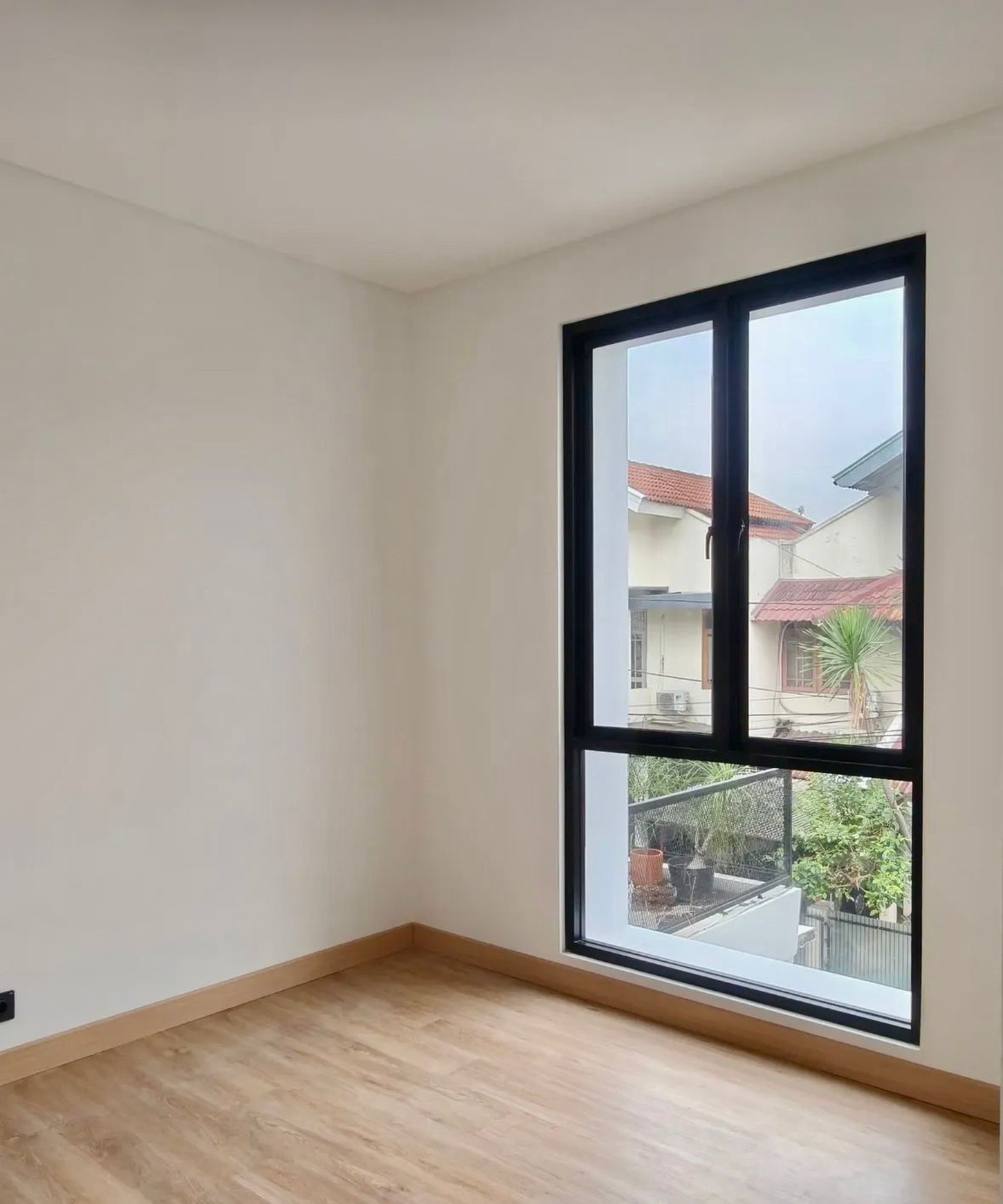 Di Jual RUmah di Bintaro Jaya 2 Lantai dengan KT 4+1 KM 3+1 Surat SHM