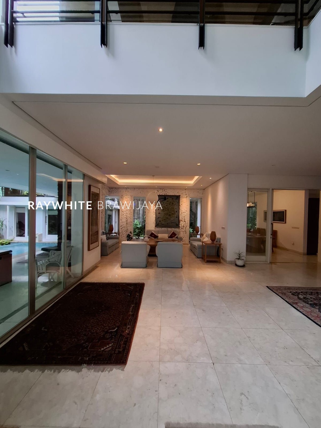 Rumah Modern Lingkungan Tenang Area Kebayoran Baru