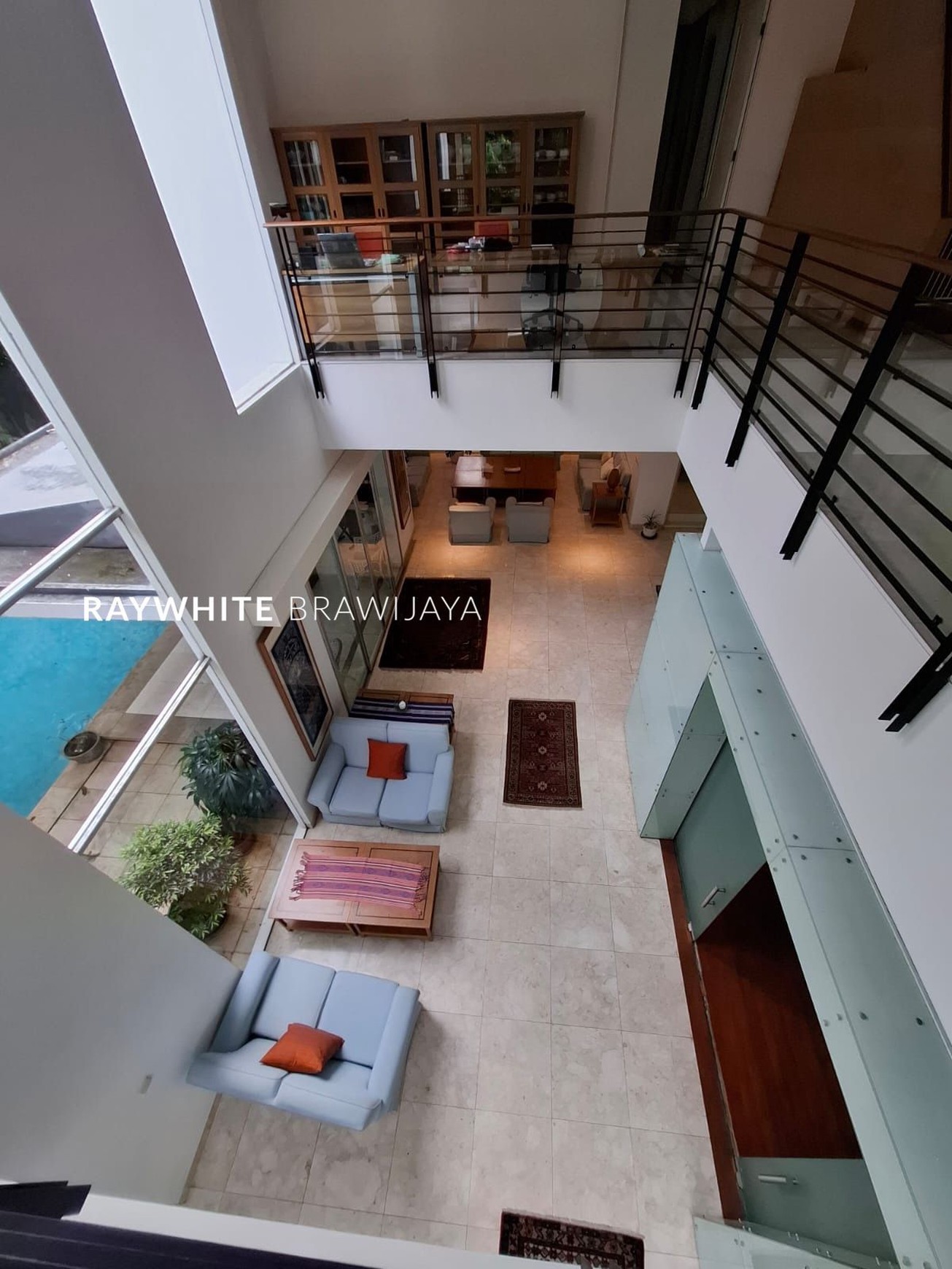 Rumah Modern Lingkungan Tenang Area Kebayoran Baru