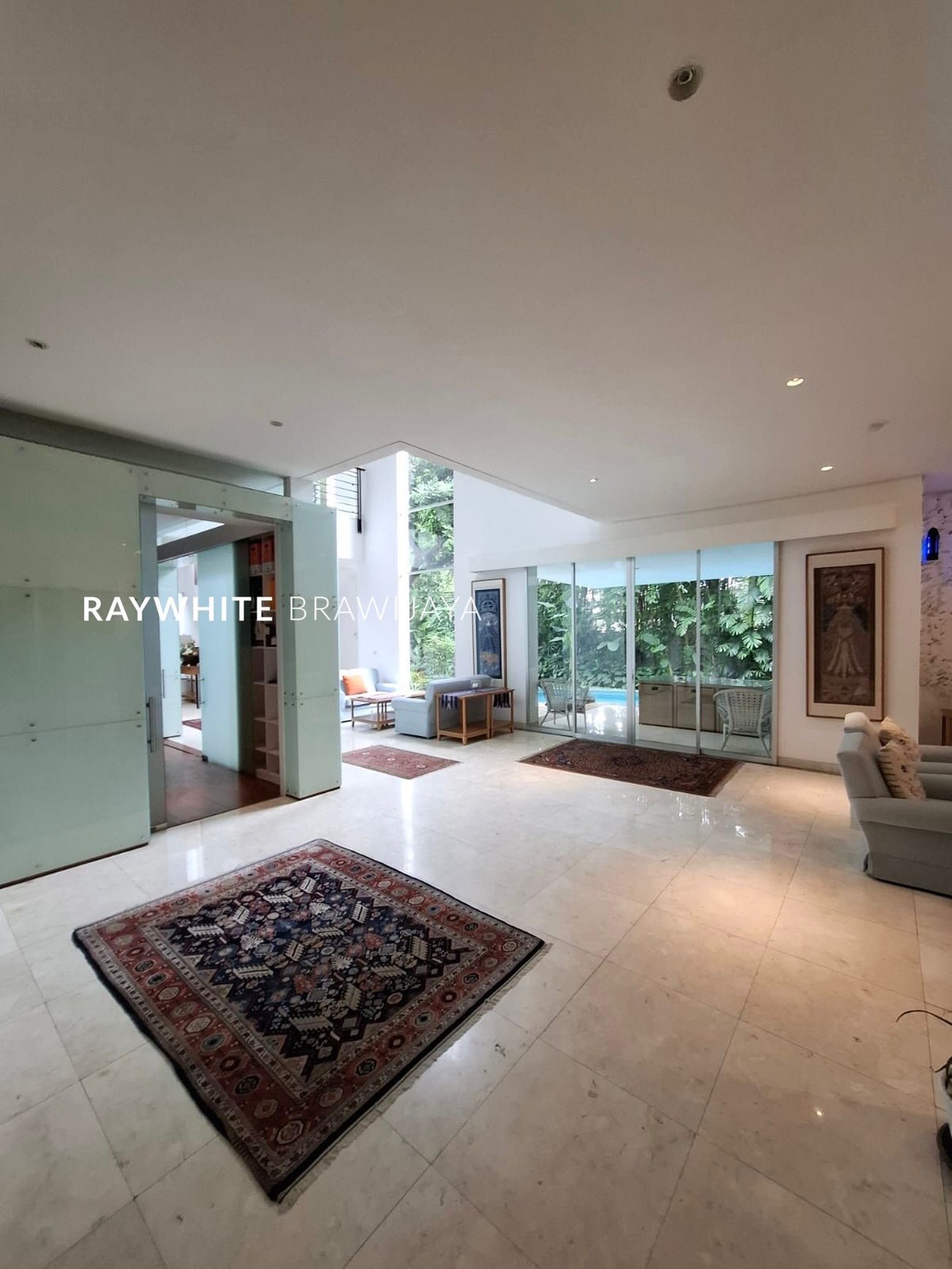 Rumah Modern Lingkungan Tenang Area Kebayoran Baru