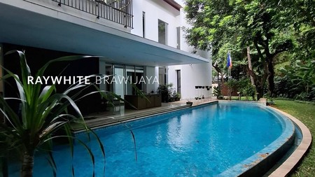 Rumah Modern Lingkungan Tenang Area Kebayoran Baru