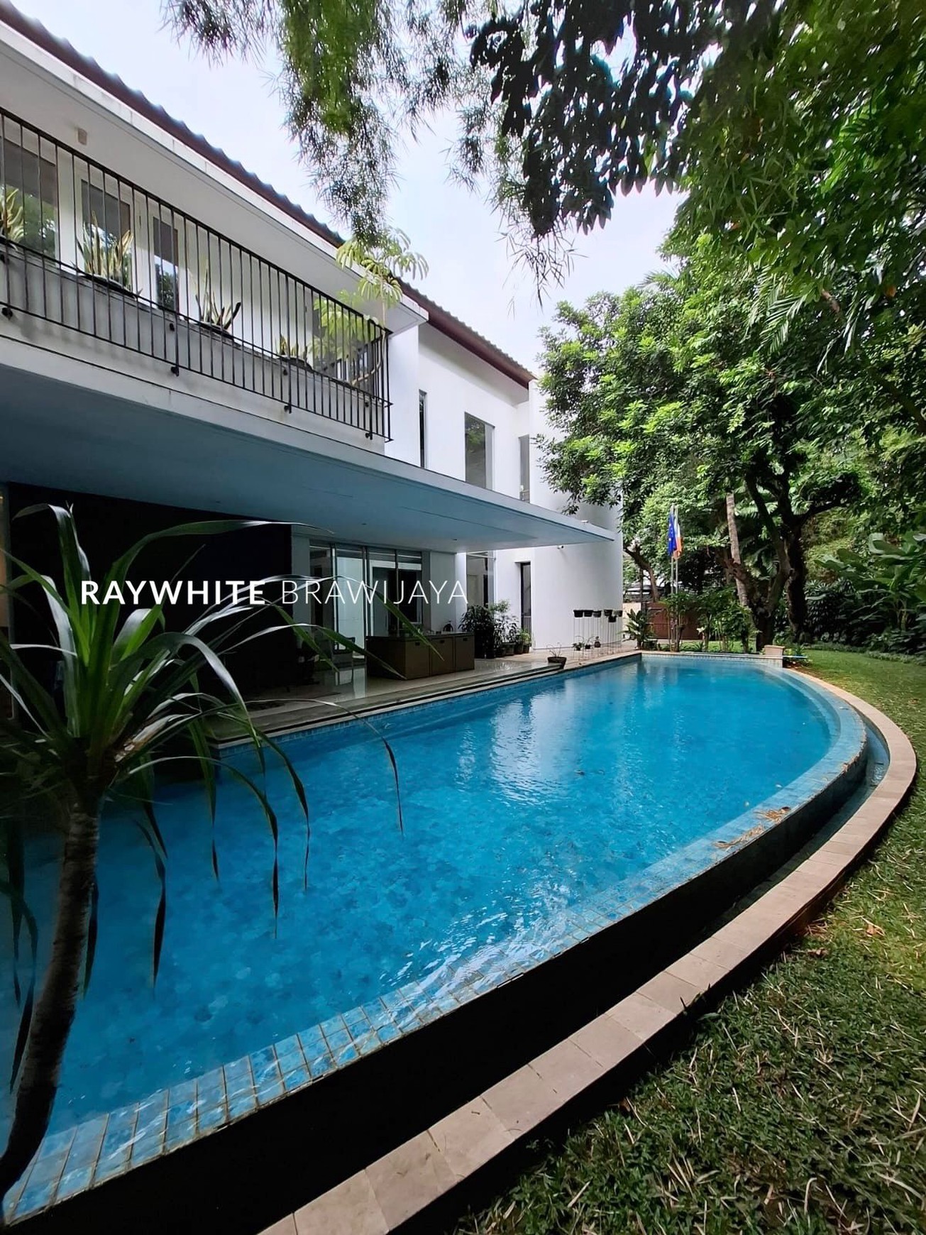 Rumah Modern Lingkungan Tenang Area Kebayoran Baru